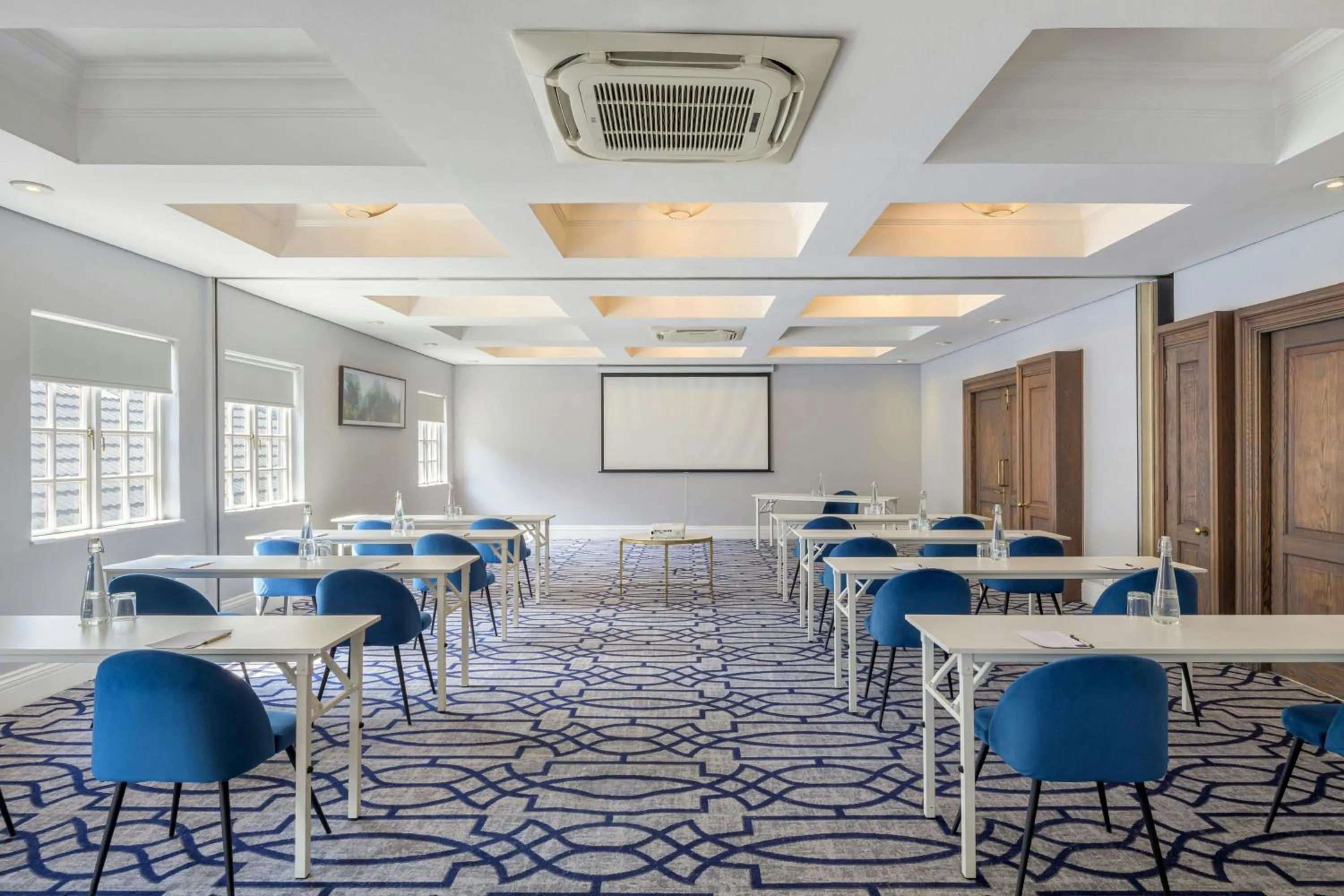 Meeting/conference room in Protea Hotel by Marriott Johannesburg Balalaika Sandton