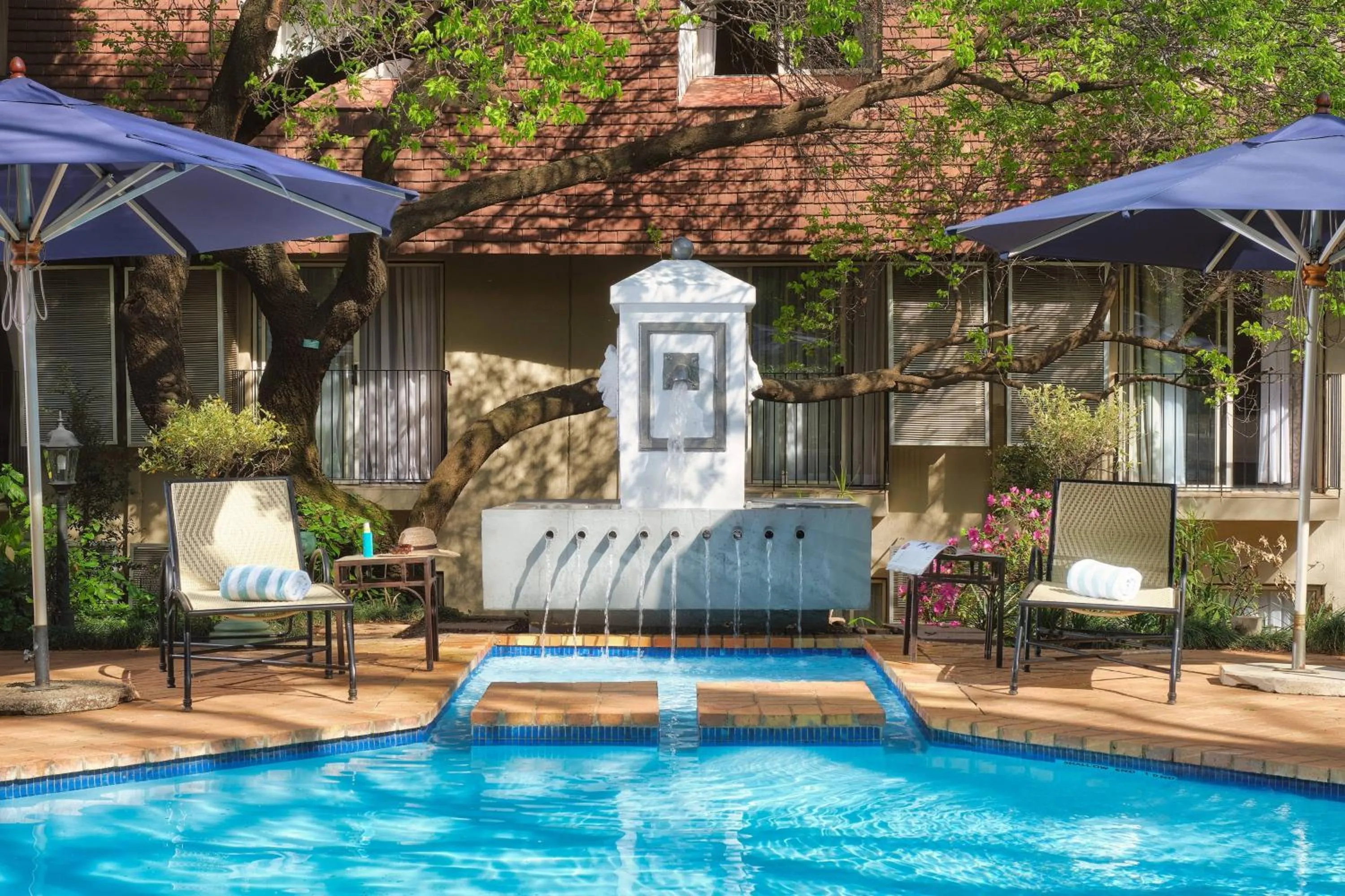 Swimming pool in Protea Hotel by Marriott Johannesburg Balalaika Sandton