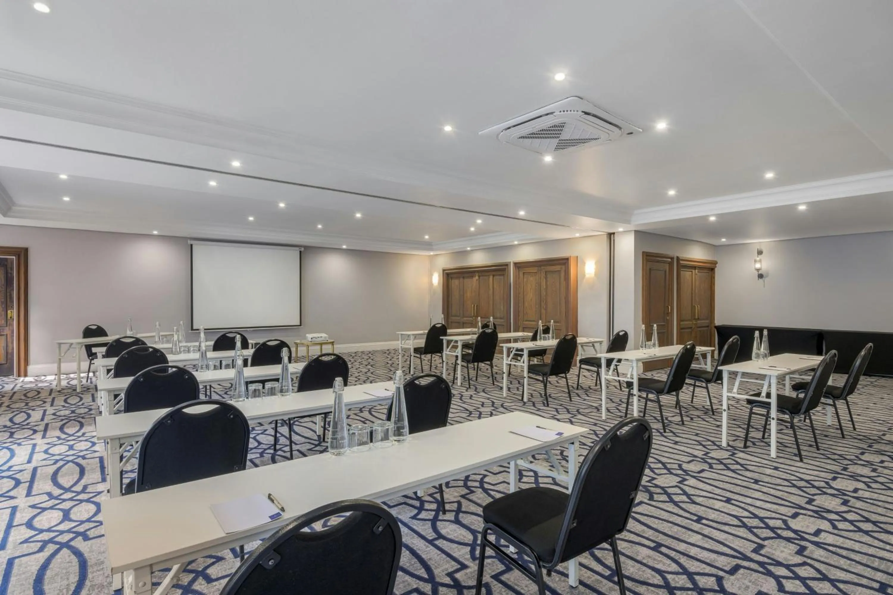 Meeting/conference room in Protea Hotel by Marriott Johannesburg Balalaika Sandton