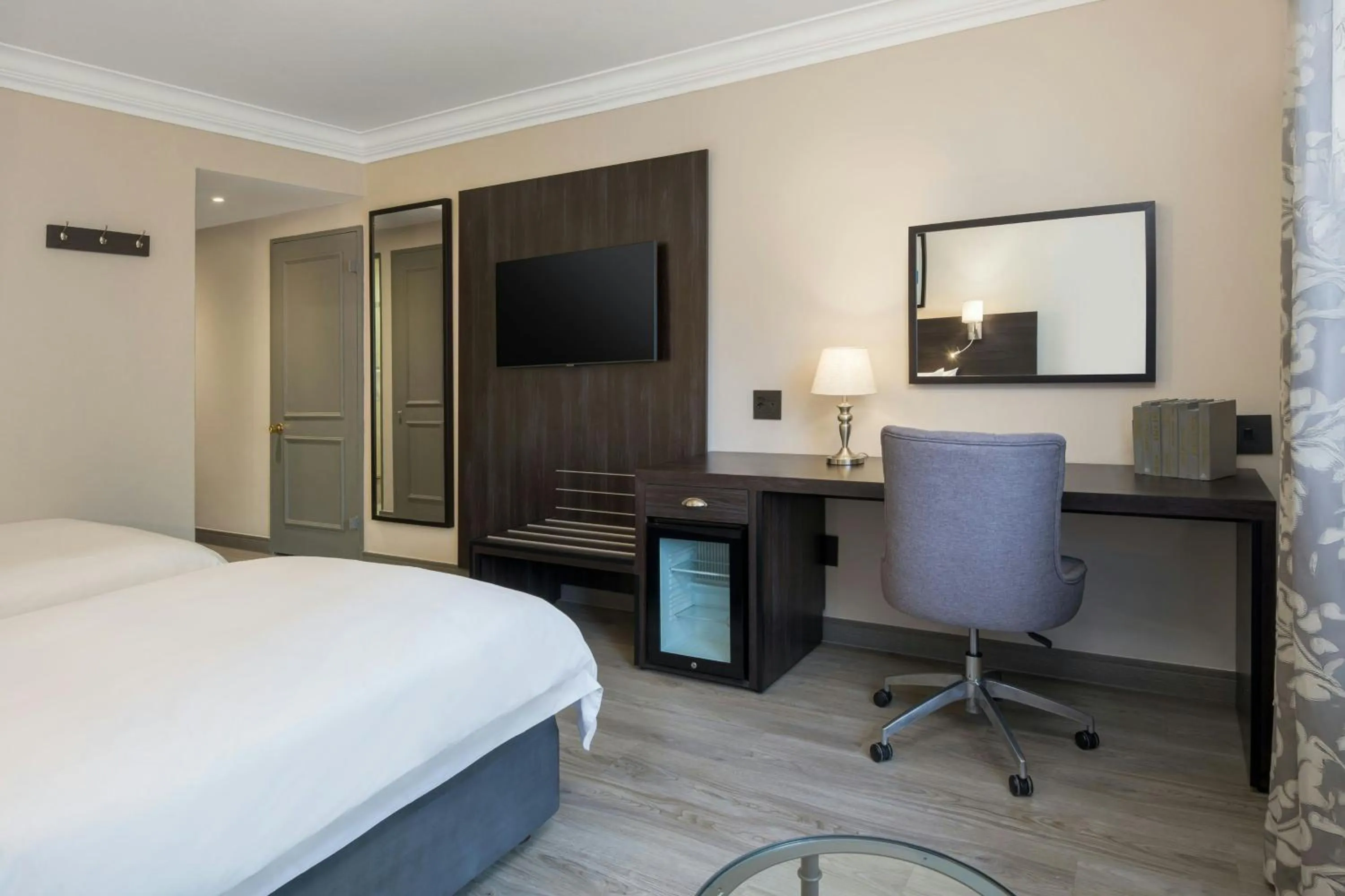 Photo of the whole room, Bed in Protea Hotel by Marriott Johannesburg Balalaika Sandton