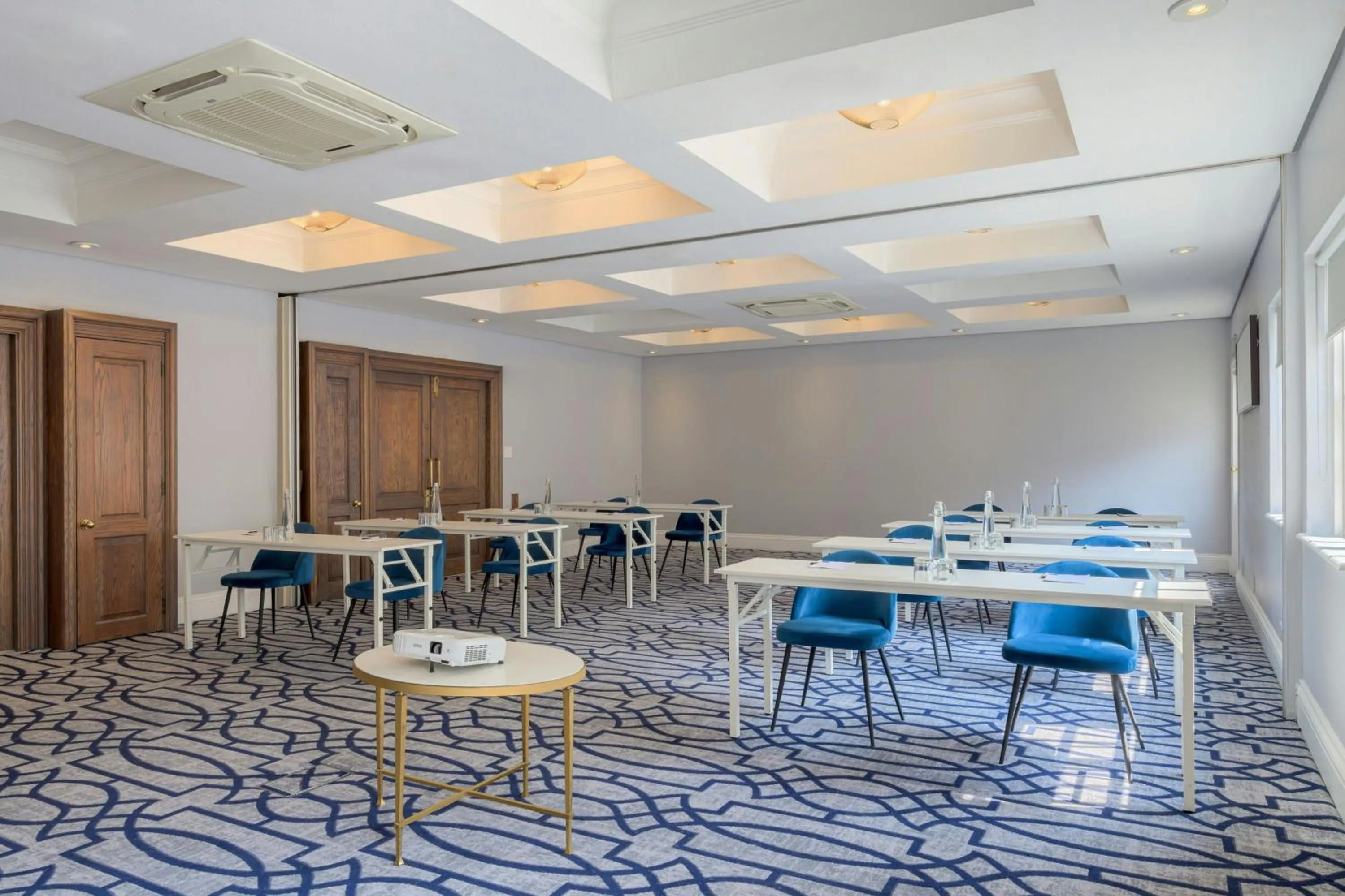 Meeting/conference room in Protea Hotel by Marriott Johannesburg Balalaika Sandton