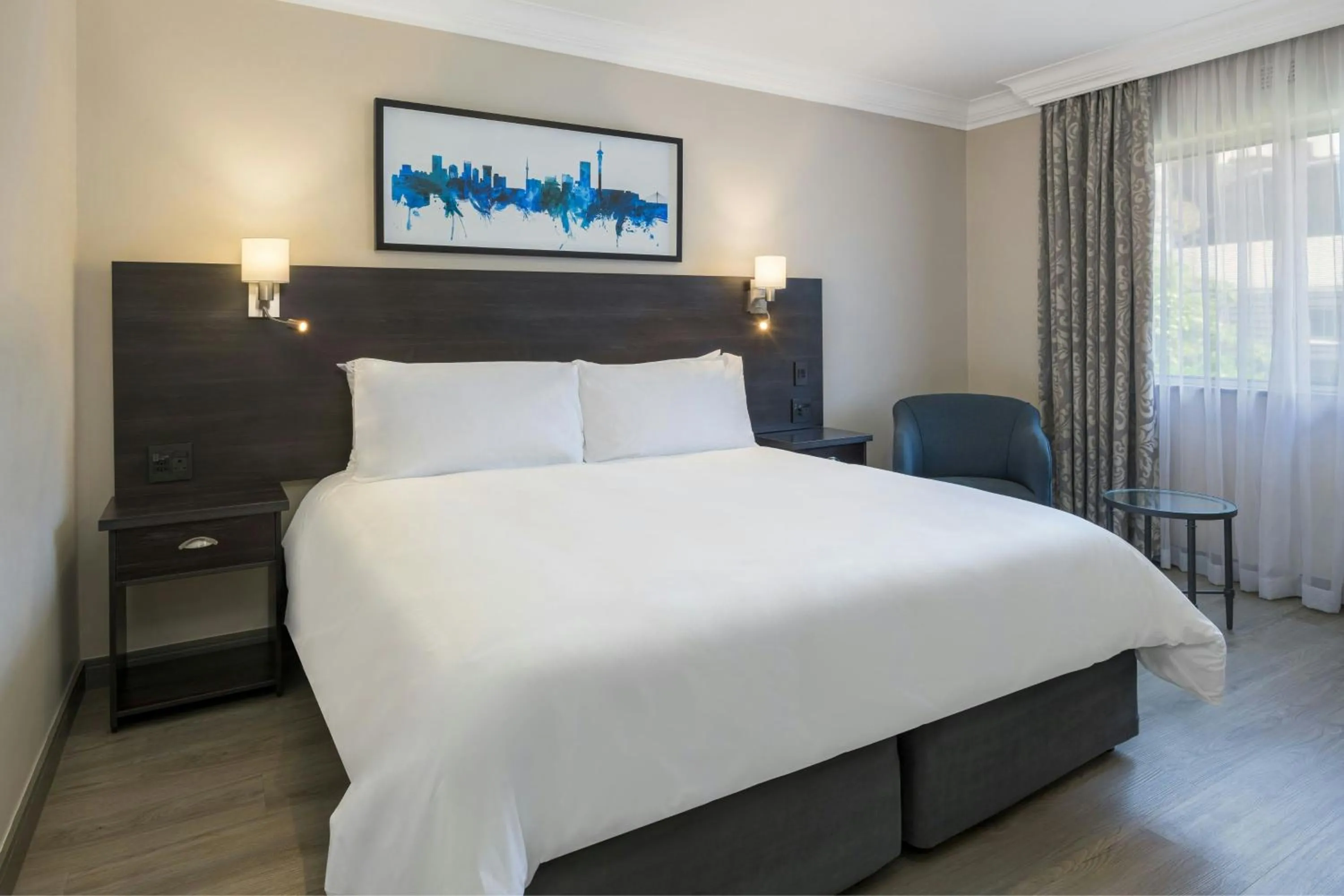 Photo of the whole room, Bed in Protea Hotel by Marriott Johannesburg Balalaika Sandton