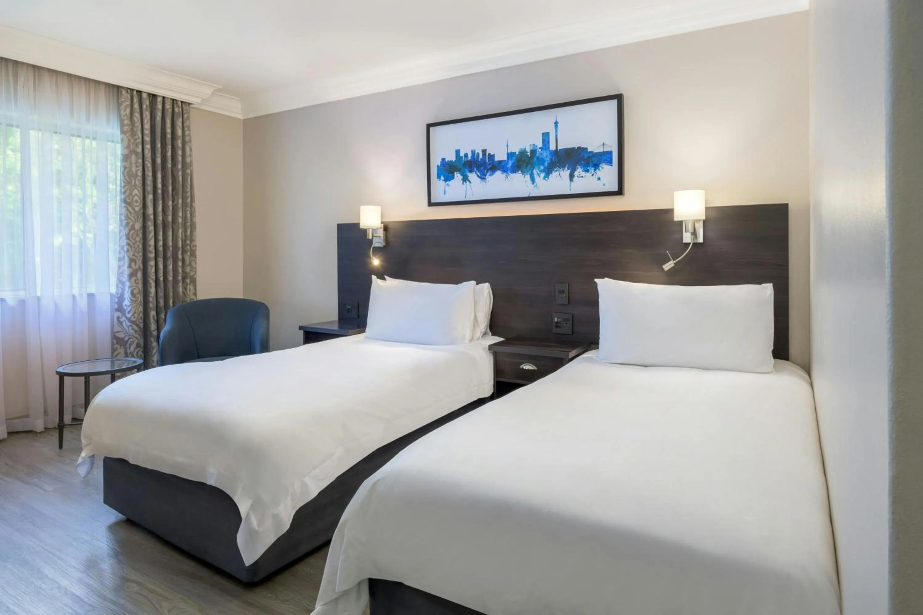 Photo of the whole room, Bed in Protea Hotel by Marriott Johannesburg Balalaika Sandton