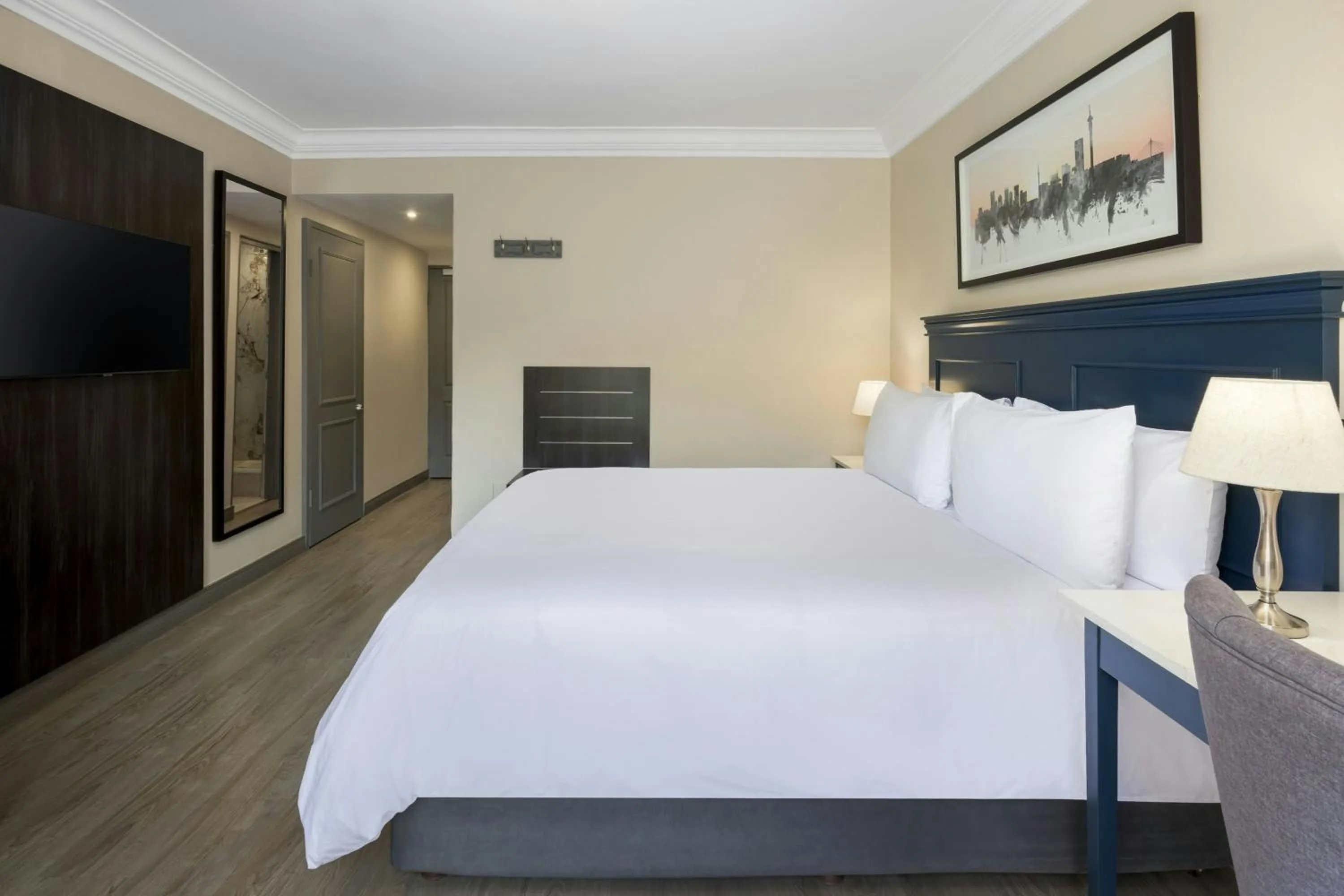 Photo of the whole room, Bed in Protea Hotel by Marriott Johannesburg Balalaika Sandton