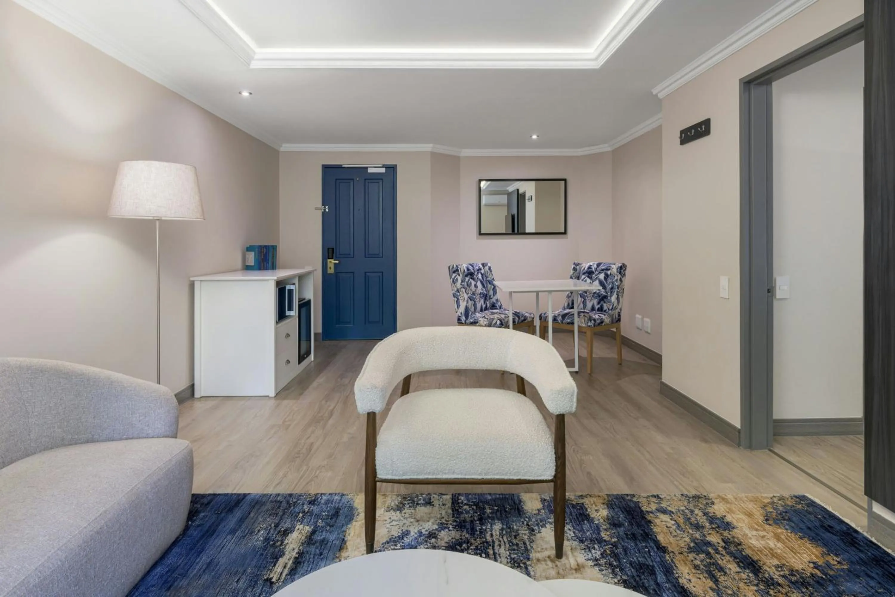 Lounge or bar, Bed in Protea Hotel by Marriott Johannesburg Balalaika Sandton