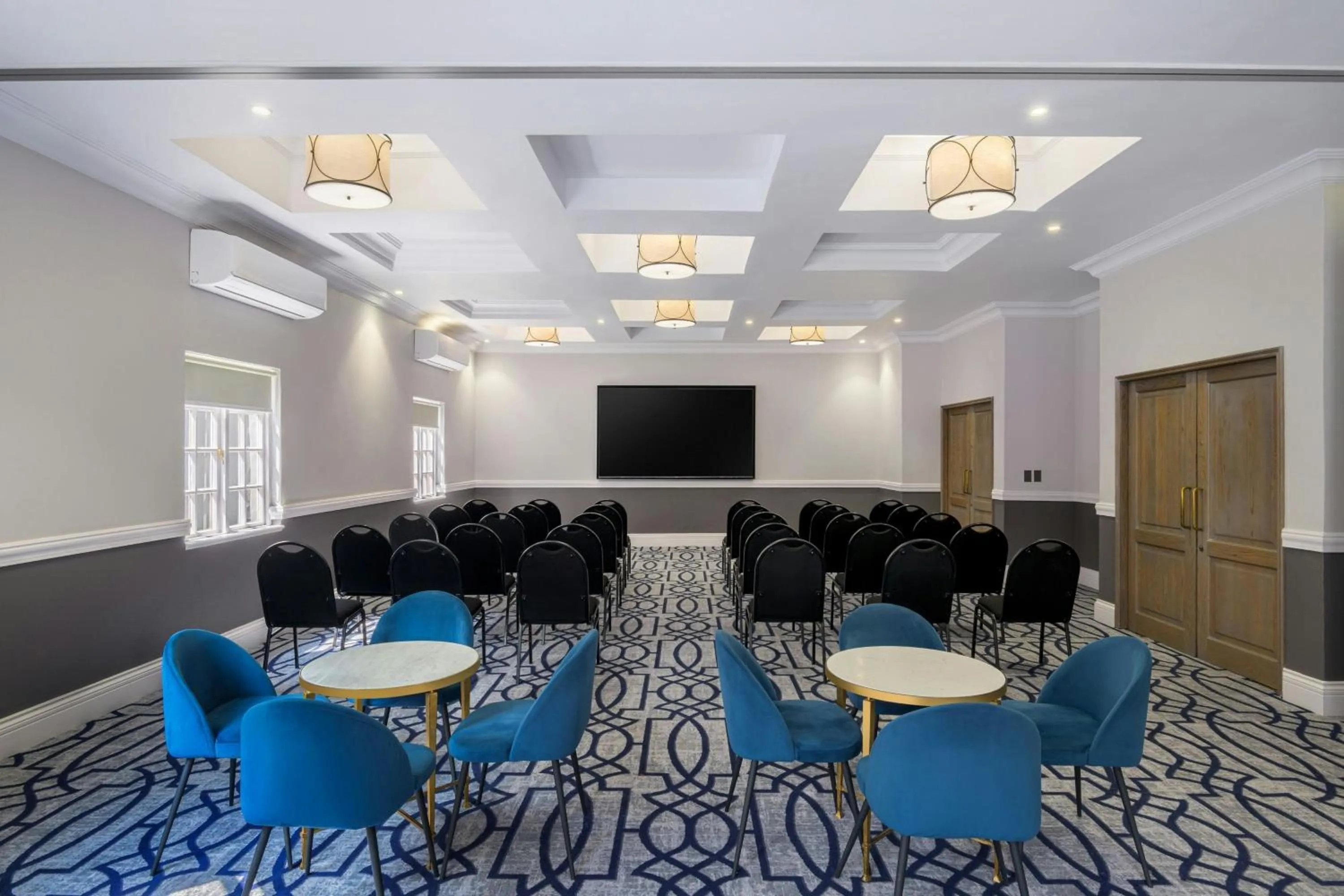 Meeting/conference room in Protea Hotel by Marriott Johannesburg Balalaika Sandton