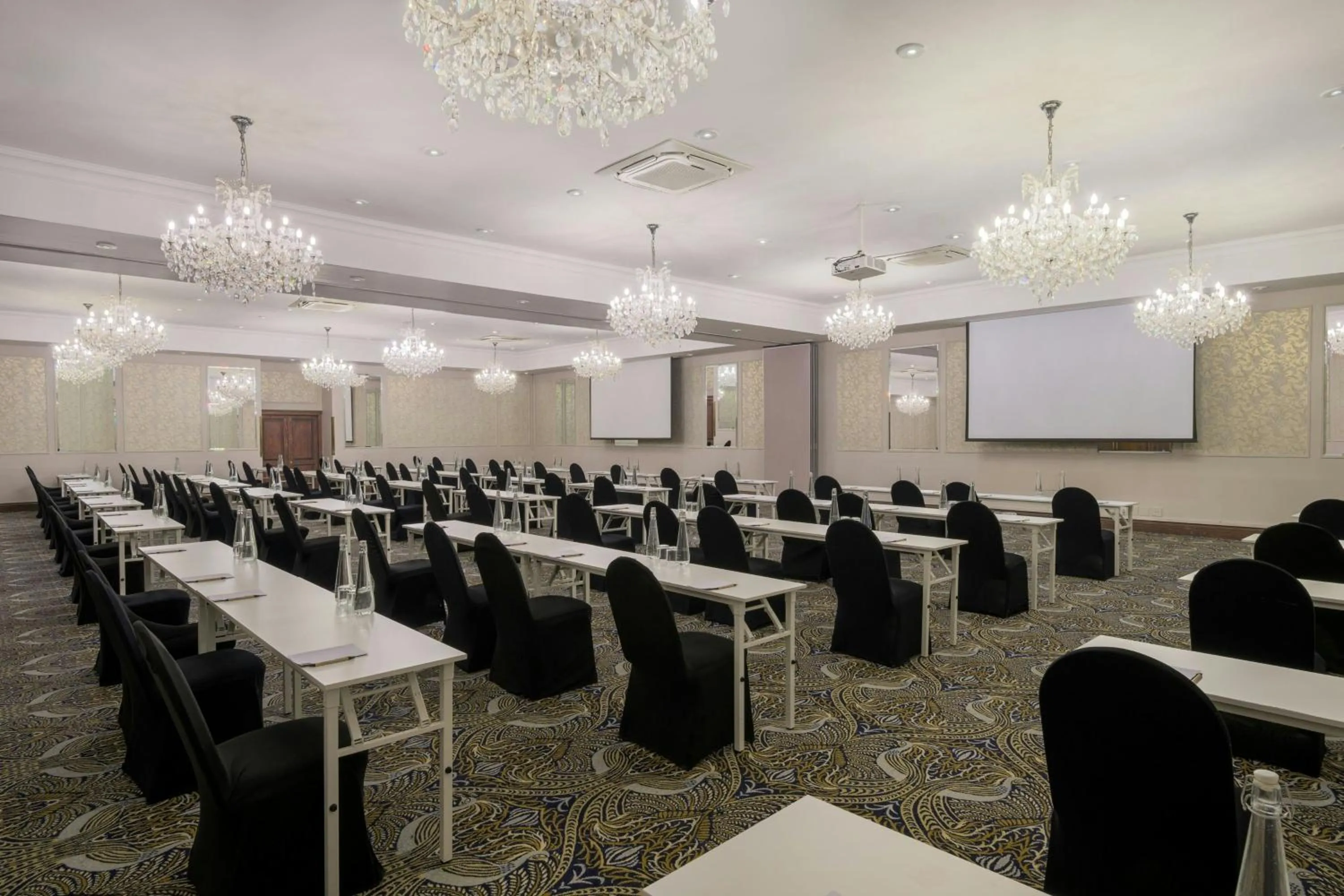 Meeting/conference room in Protea Hotel by Marriott Johannesburg Balalaika Sandton