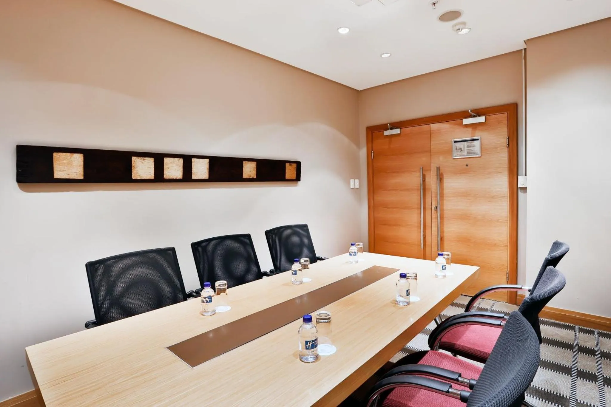Meeting/conference room in Holiday Inn Express Cape Town City Centre by IHG