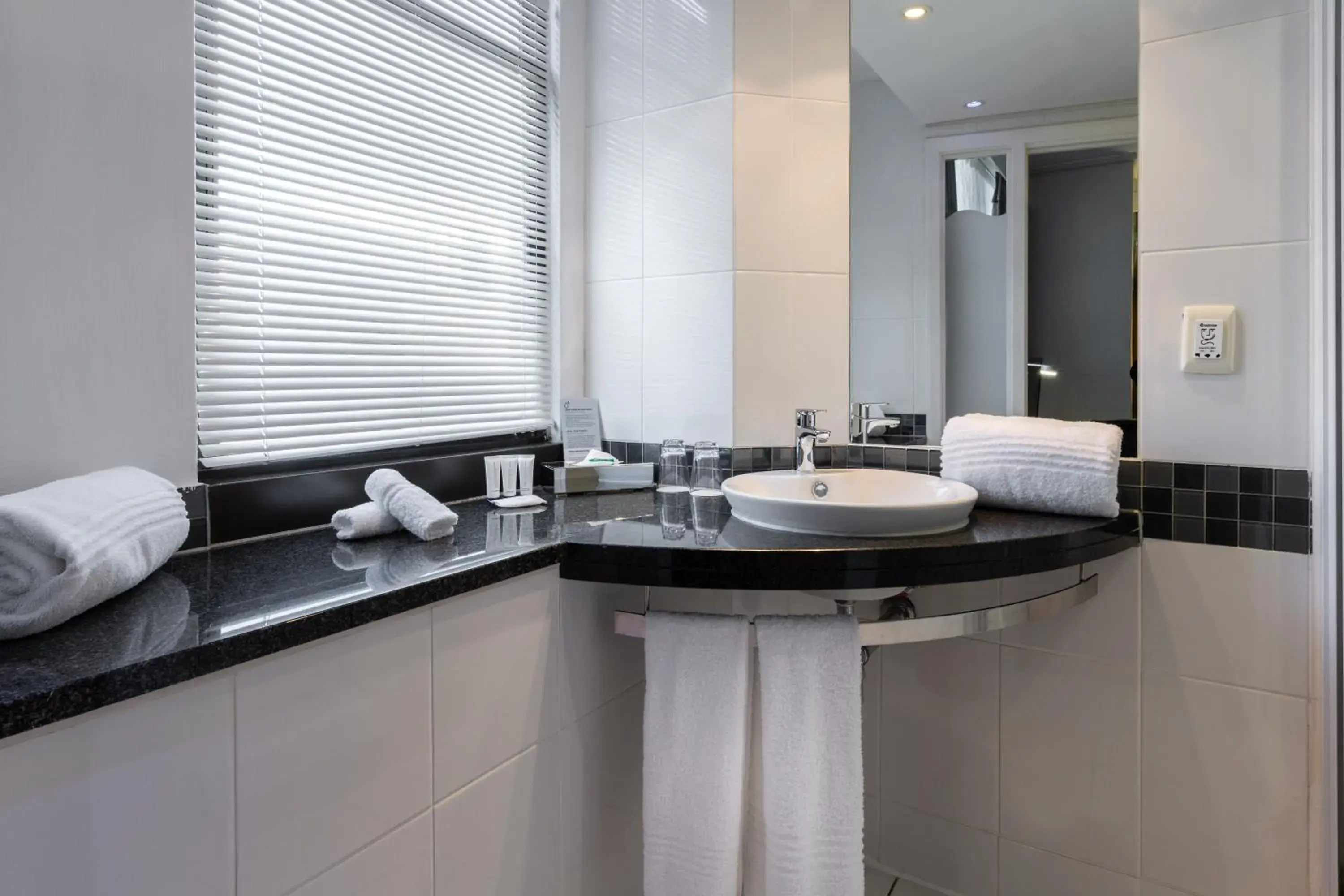 2 Single Standard Non Smoking in Holiday Inn Express Cape Town City Centre by IHG 2 Single Standard Non Smoking in Holiday Inn Express Cape Town City Centre by IHG