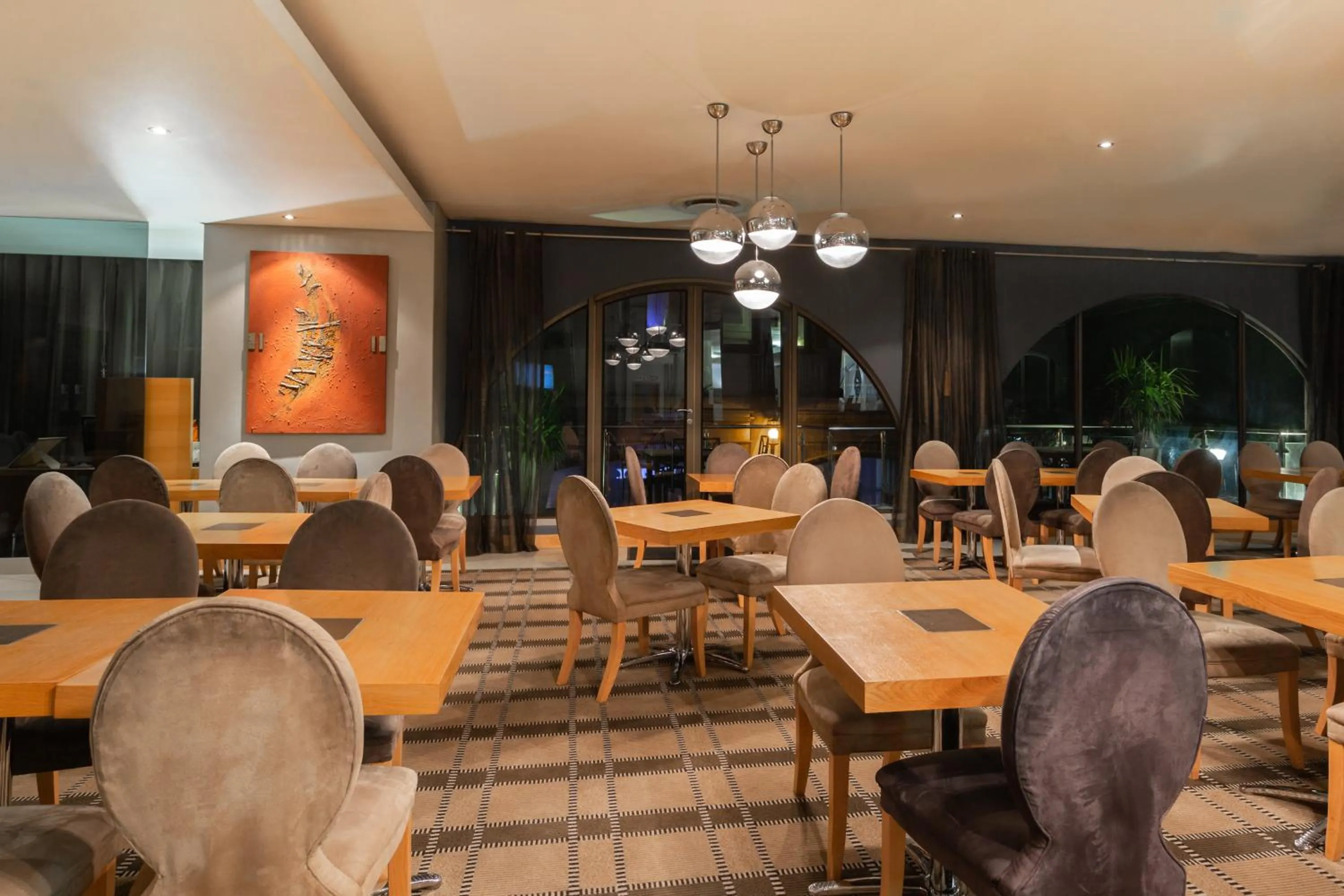 Restaurant/places to eat in Holiday Inn Express Cape Town City Centre by IHG
