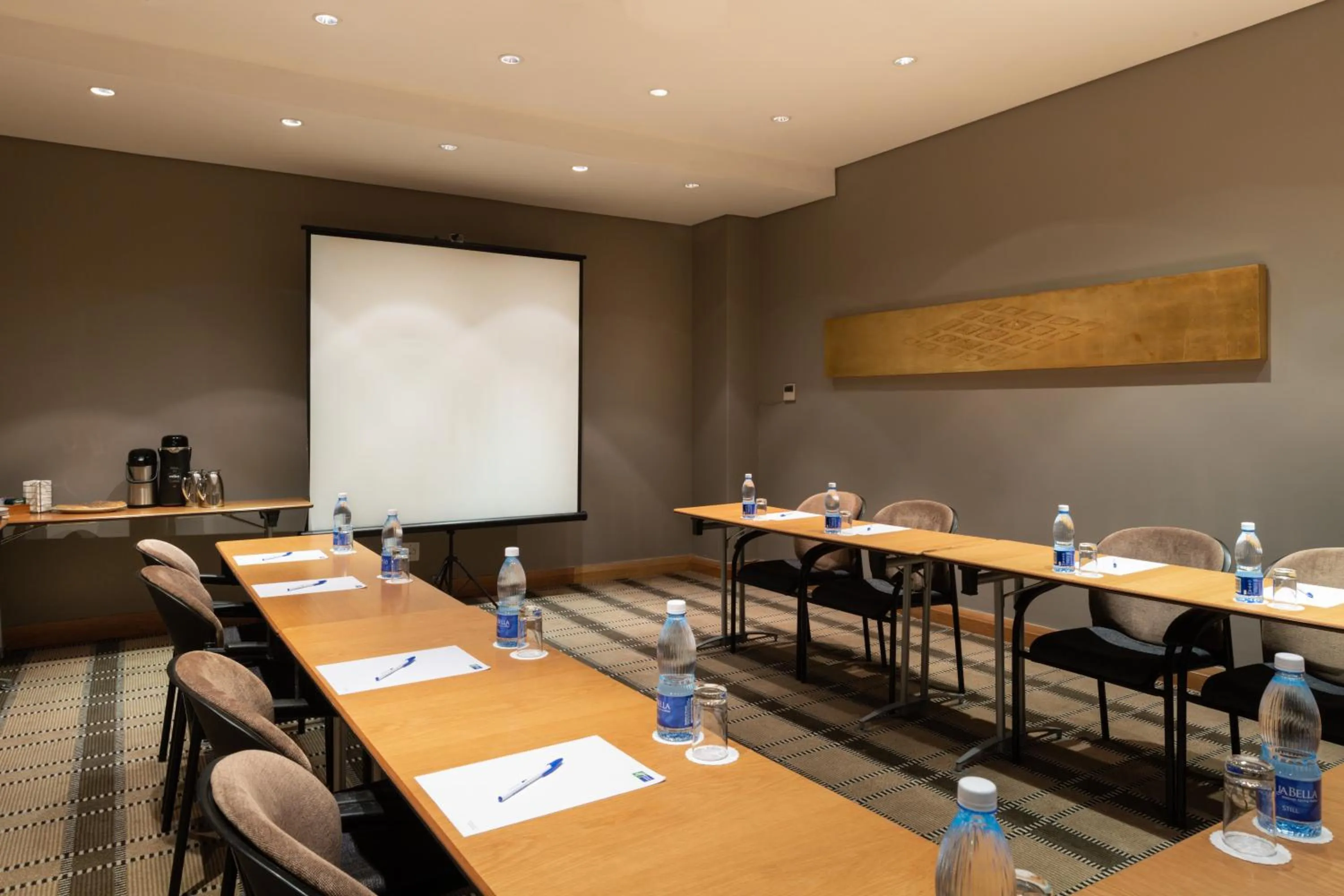 Meeting/conference room in Holiday Inn Express Cape Town City Centre by IHG