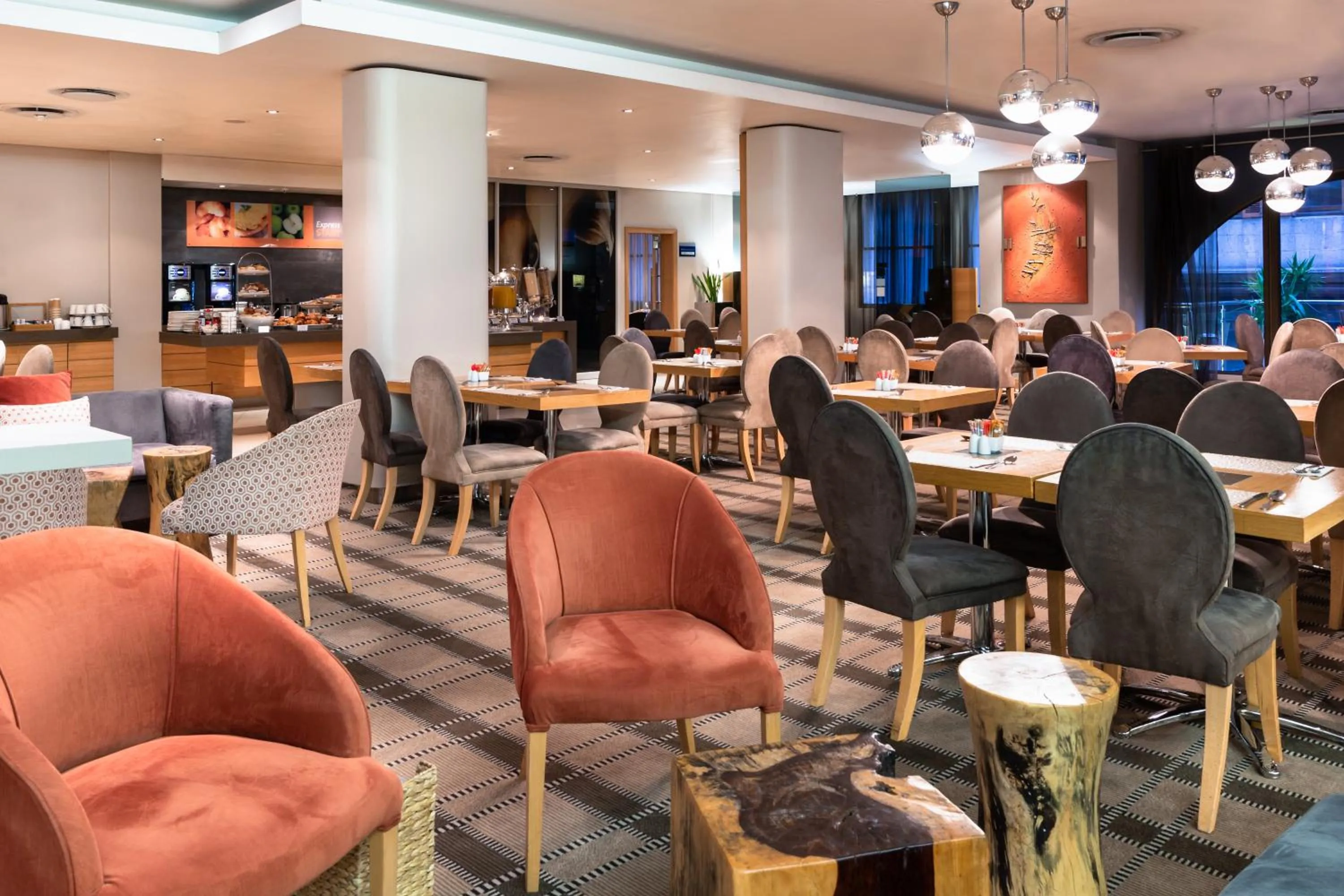 Breakfast in Holiday Inn Express Cape Town City Centre by IHG