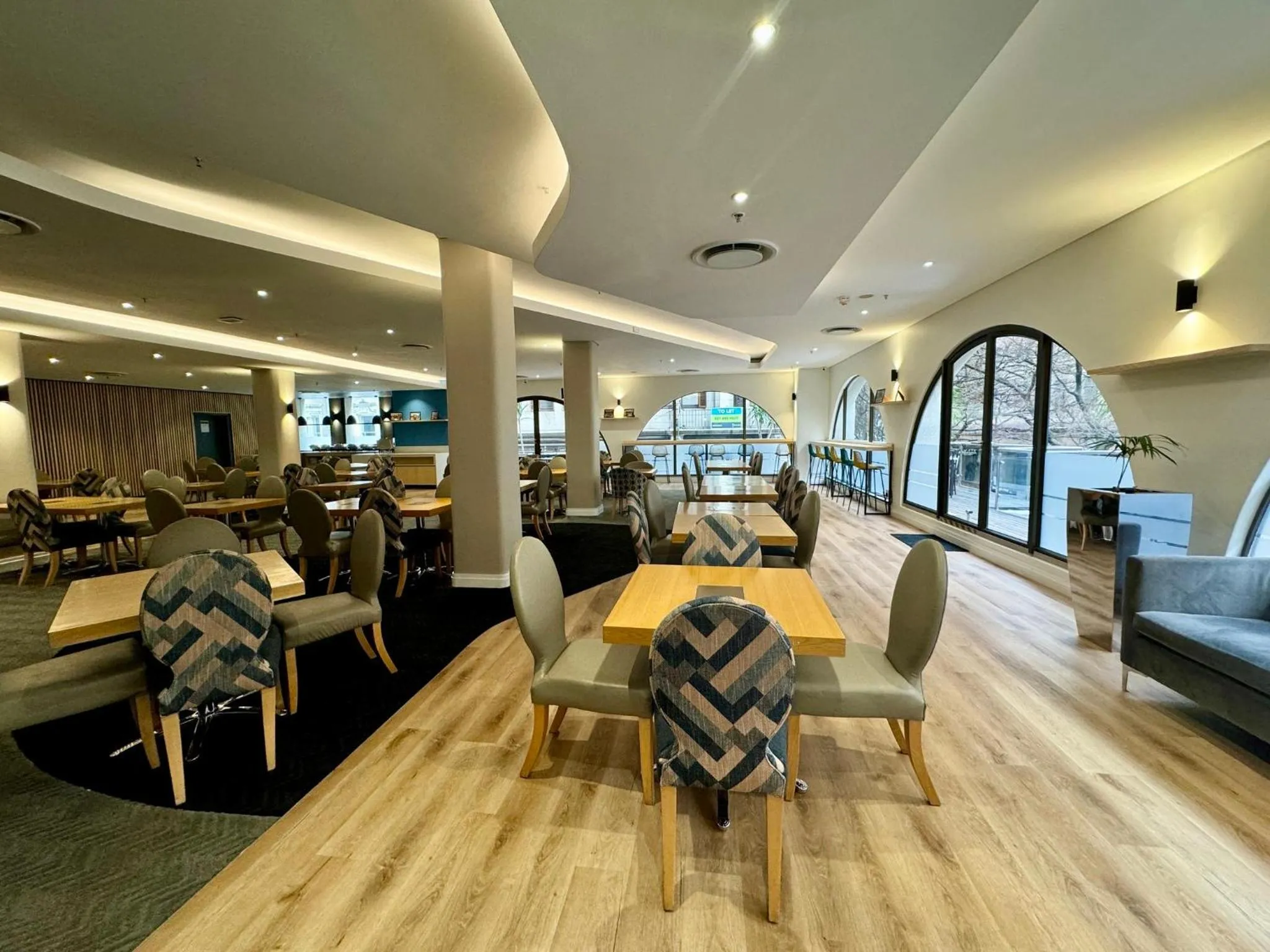Restaurant/places to eat in Holiday Inn Express Cape Town City Centre by IHG