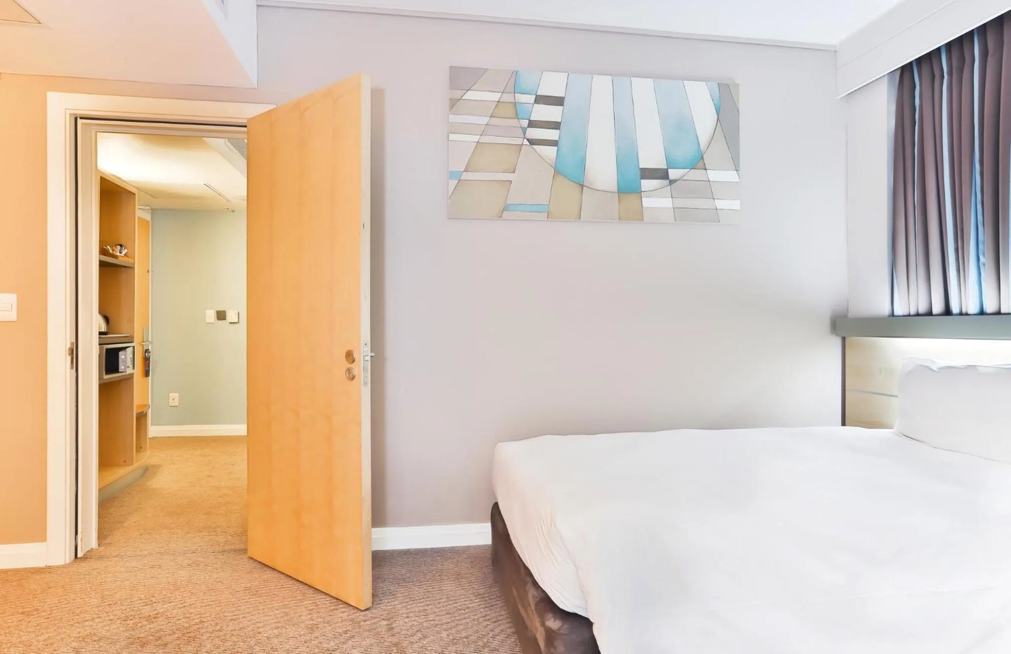 Photo of the whole room, Bed in Holiday Inn Express Cape Town City Centre by IHG