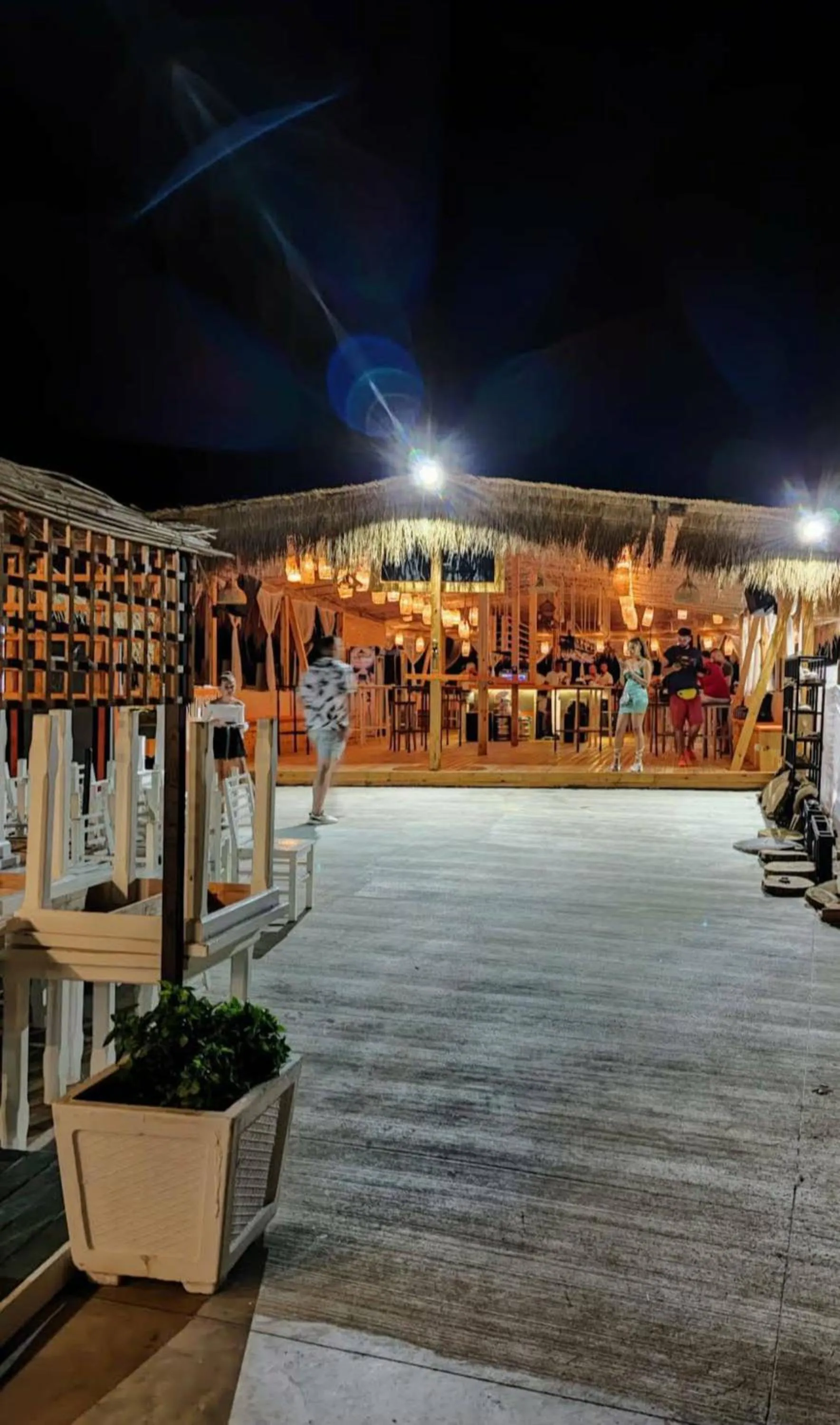 Restaurant/places to eat in Azure Bay Resort