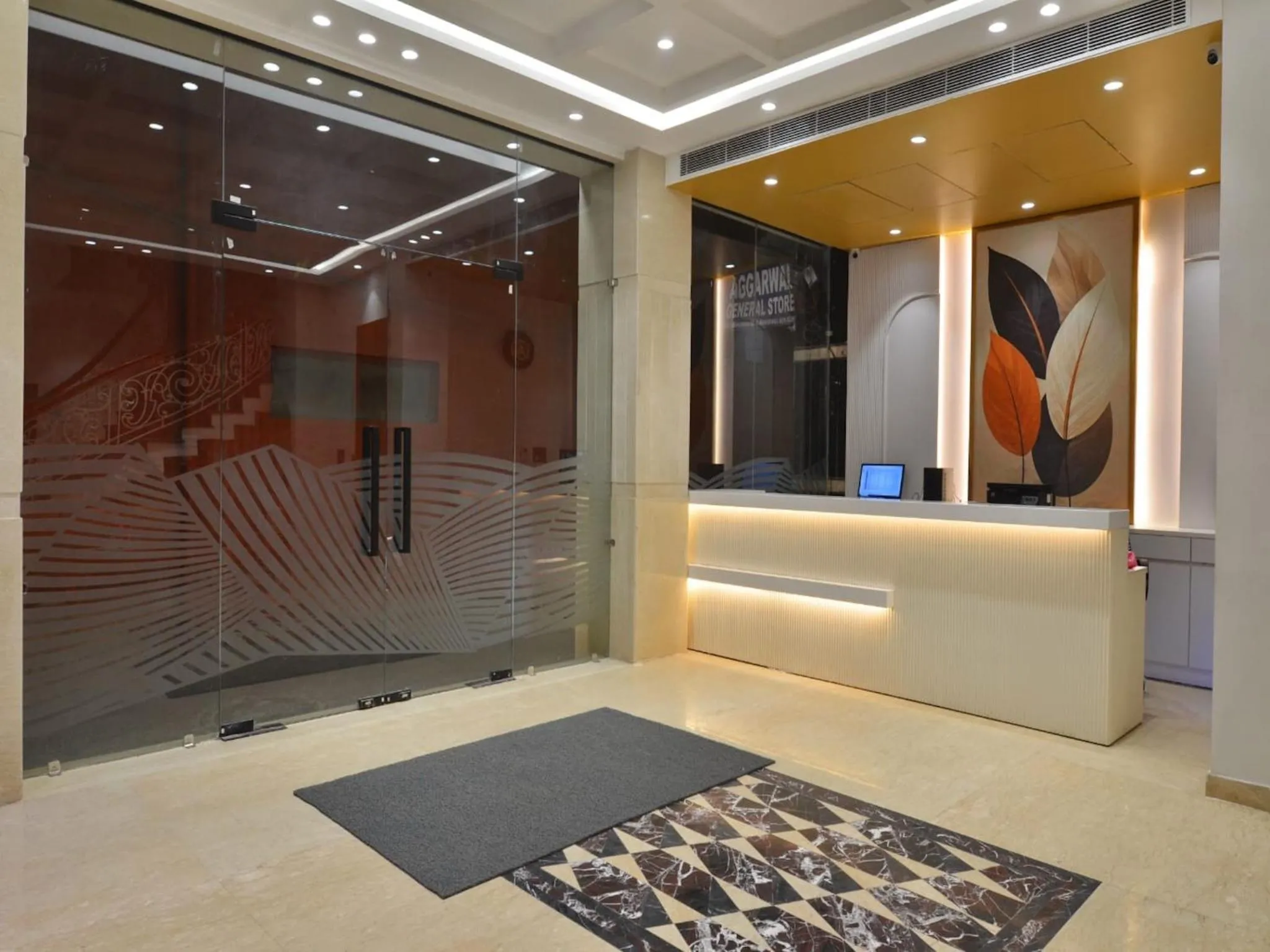 Lobby or reception in Hotel Maya Cottage - 2 min from New Delhi Railway Station