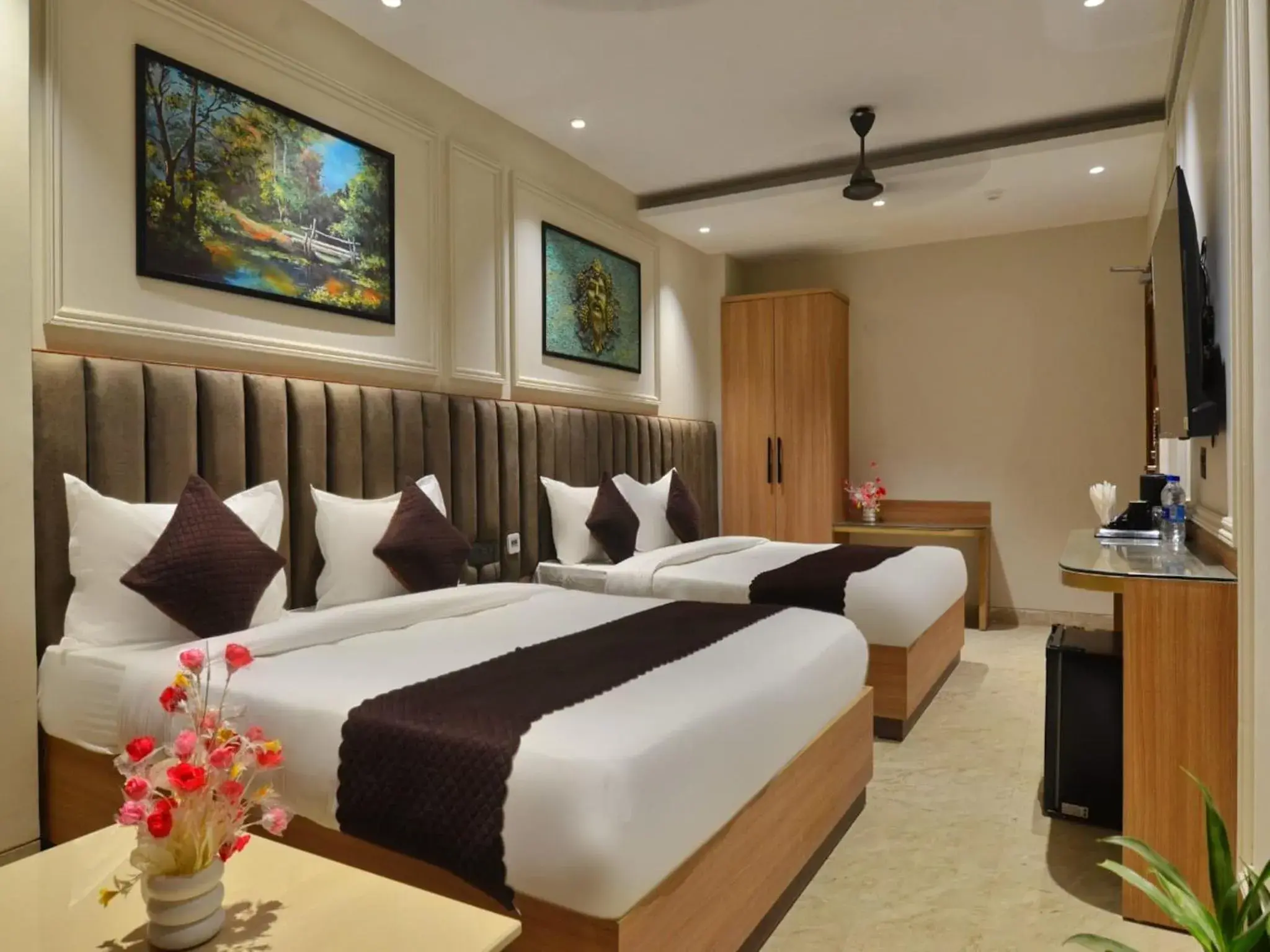 Hotel Maya Cottage - 2 min from New Delhi Railway Station Hotel Maya Cottage - 2 min from New Delhi Railway Station