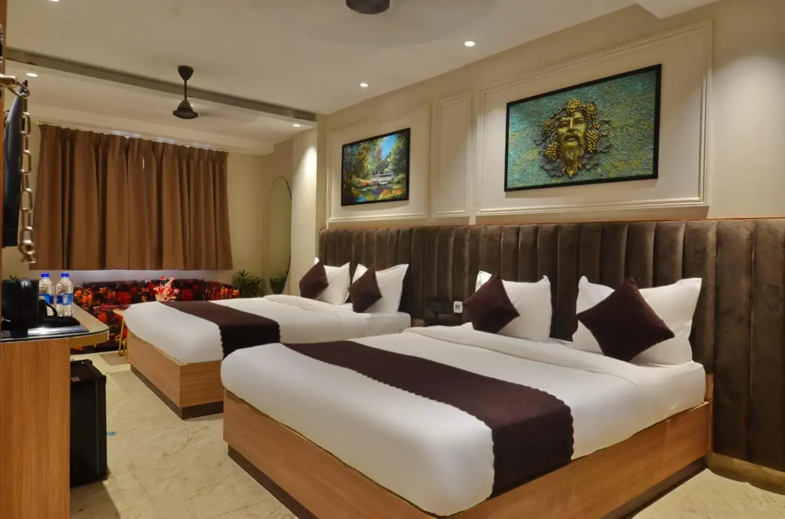 Family Room in Hotel Maya Cottage - 2 min from New Delhi Railway Station Family Room in Hotel Maya Cottage - 2 min from New Delhi Railway Station
