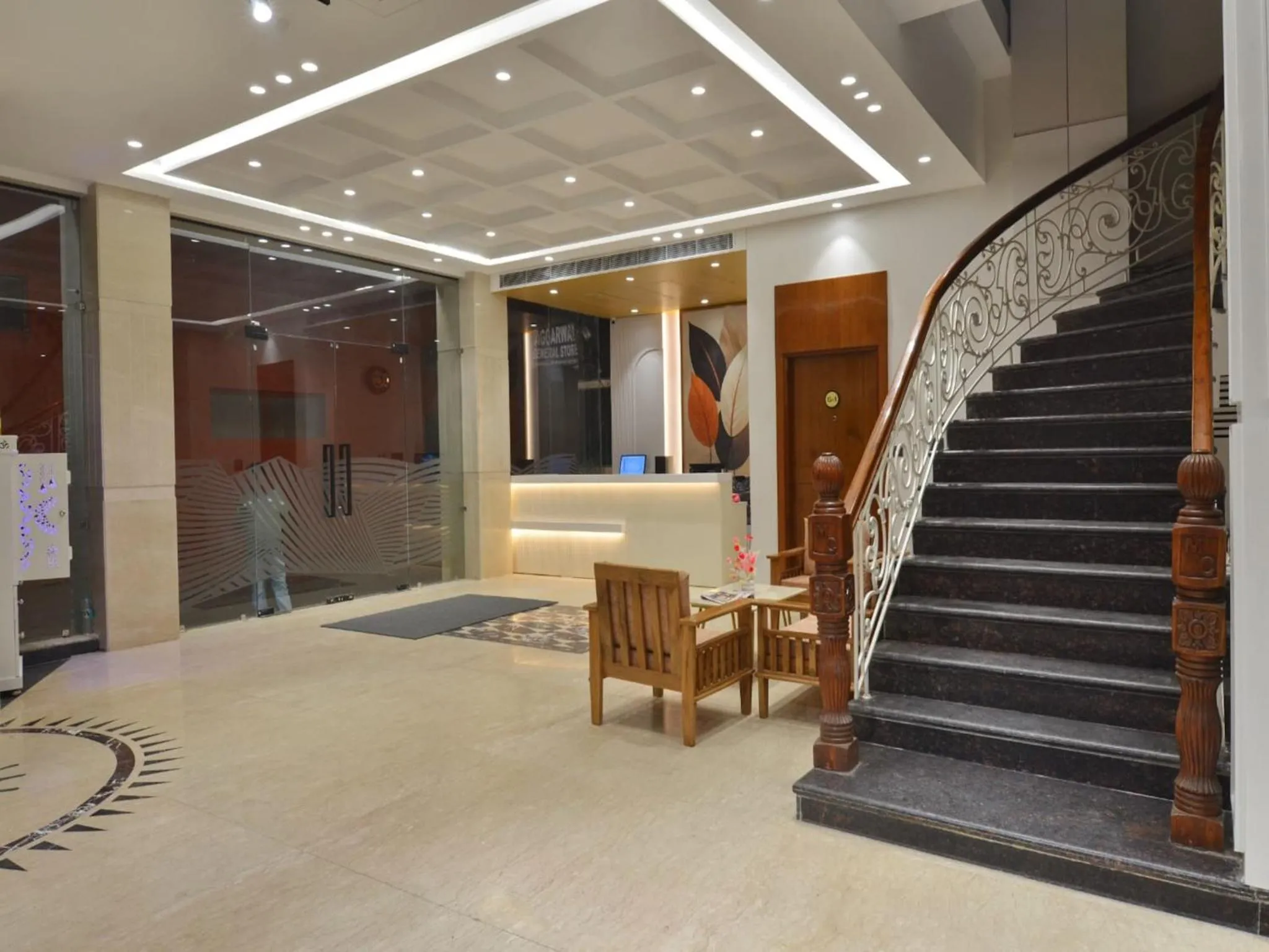 Lobby or reception in Hotel Maya Cottage - 2 min from New Delhi Railway Station