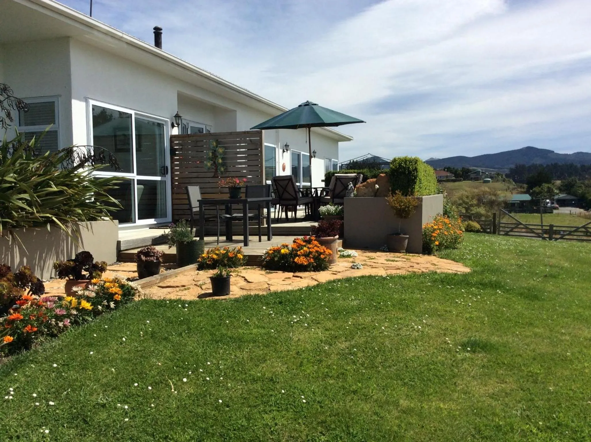 Garden view in Noah's Boutique Accommodation Moeraki