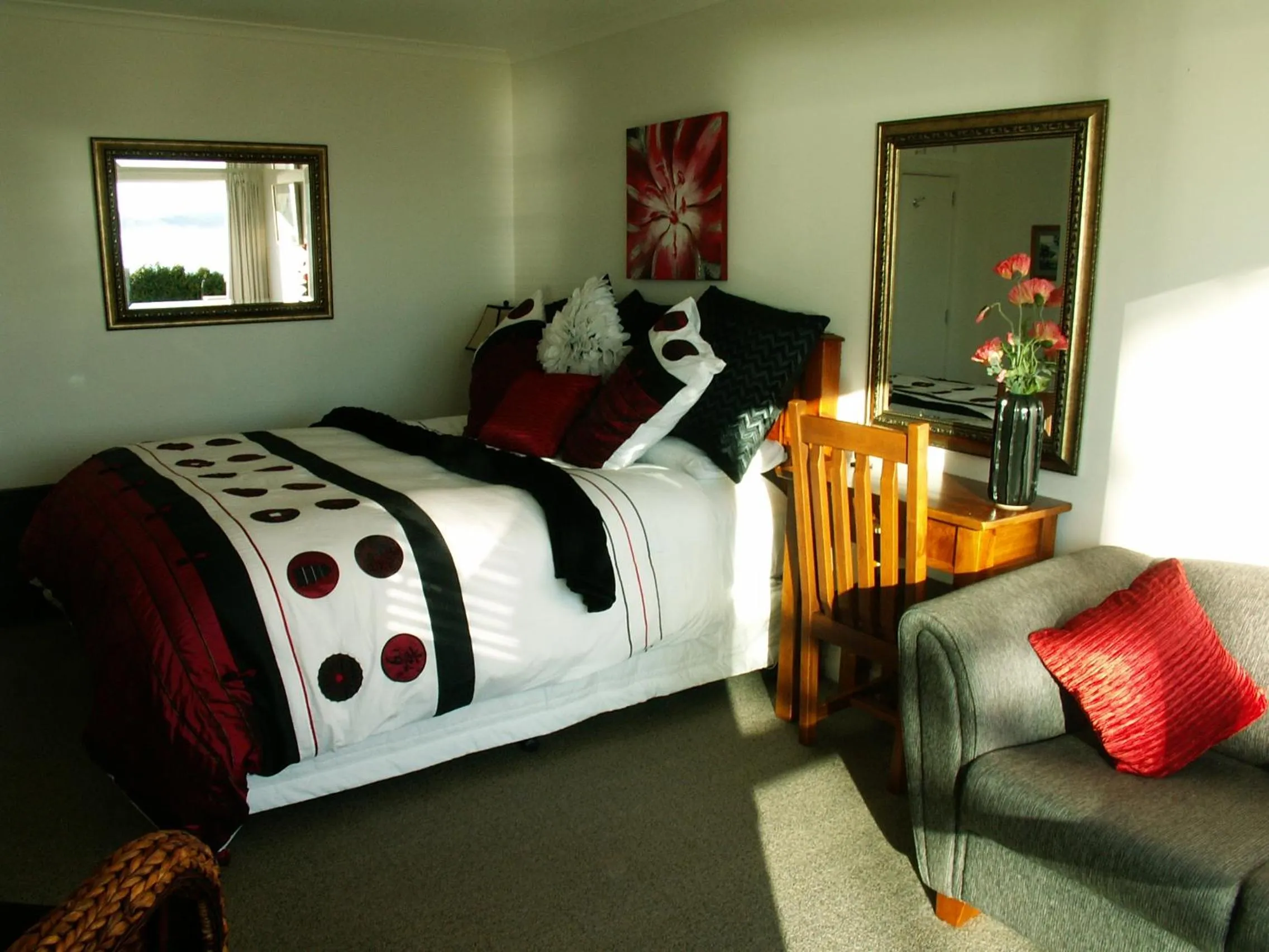 Bed in Noah's Boutique Accommodation Moeraki