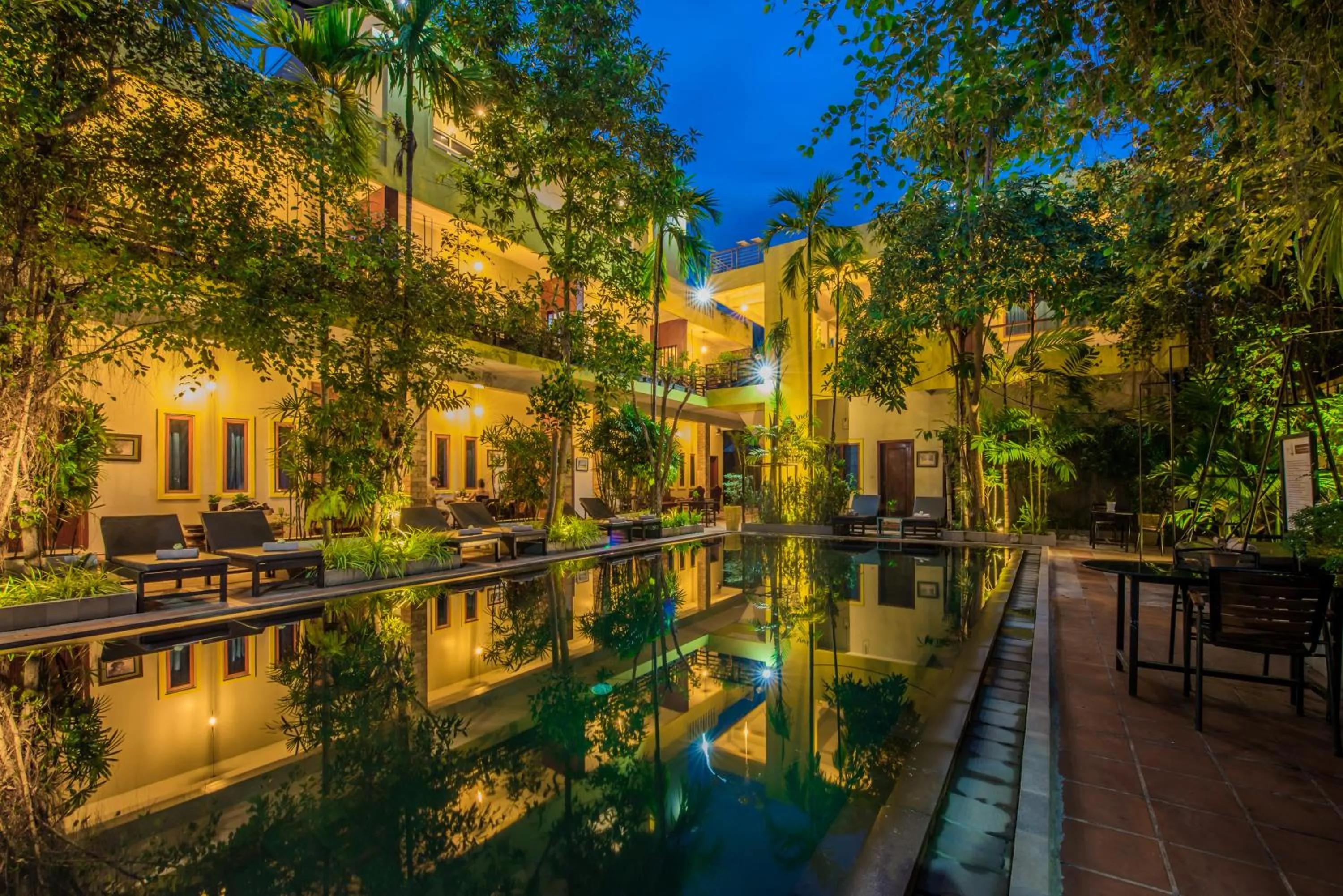 Swimming pool in Samnak Lounge