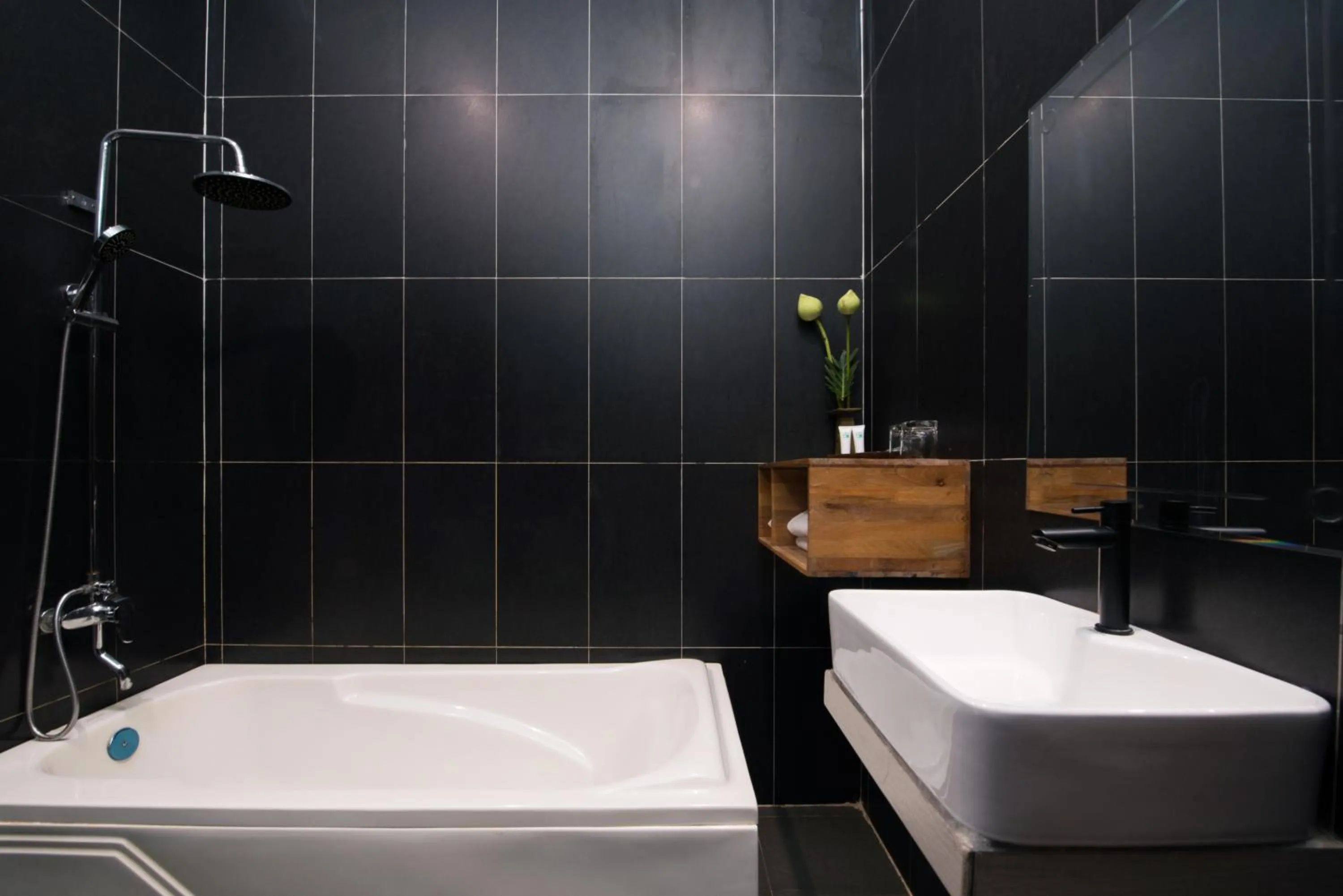 Hot Tub in Samnak Lounge