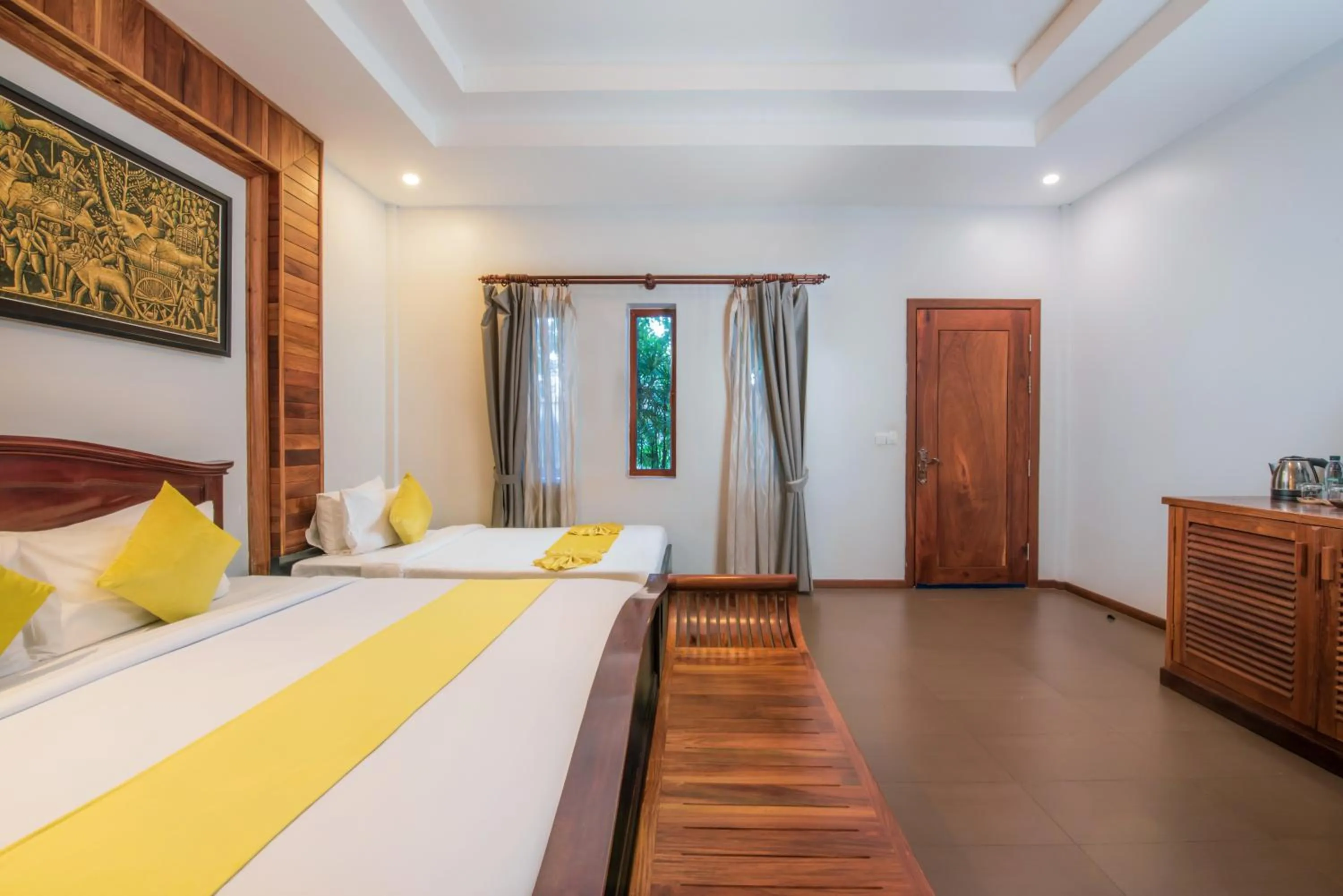 Guests, Bed in Samnak Lounge