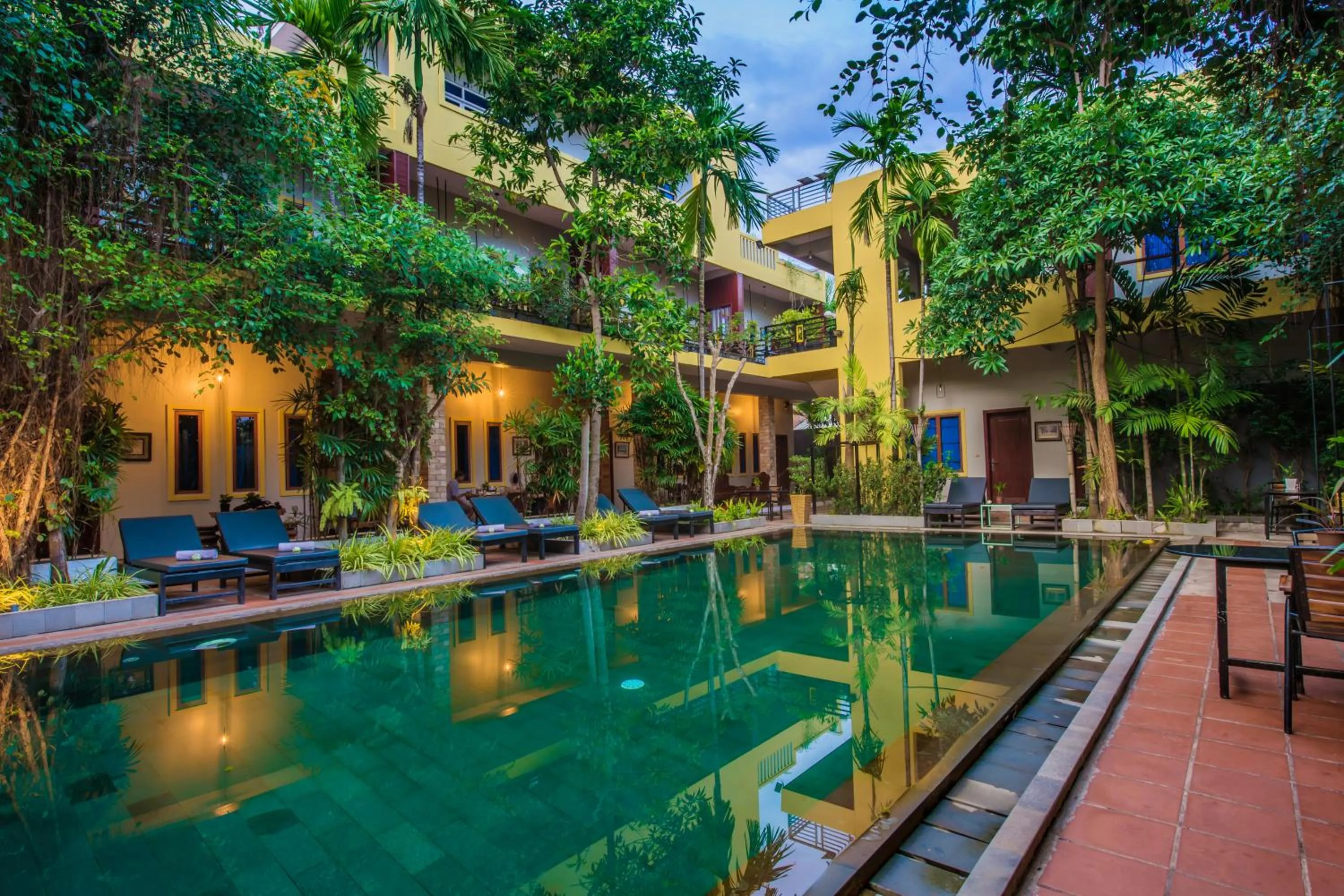 Swimming pool in Samnak Lounge