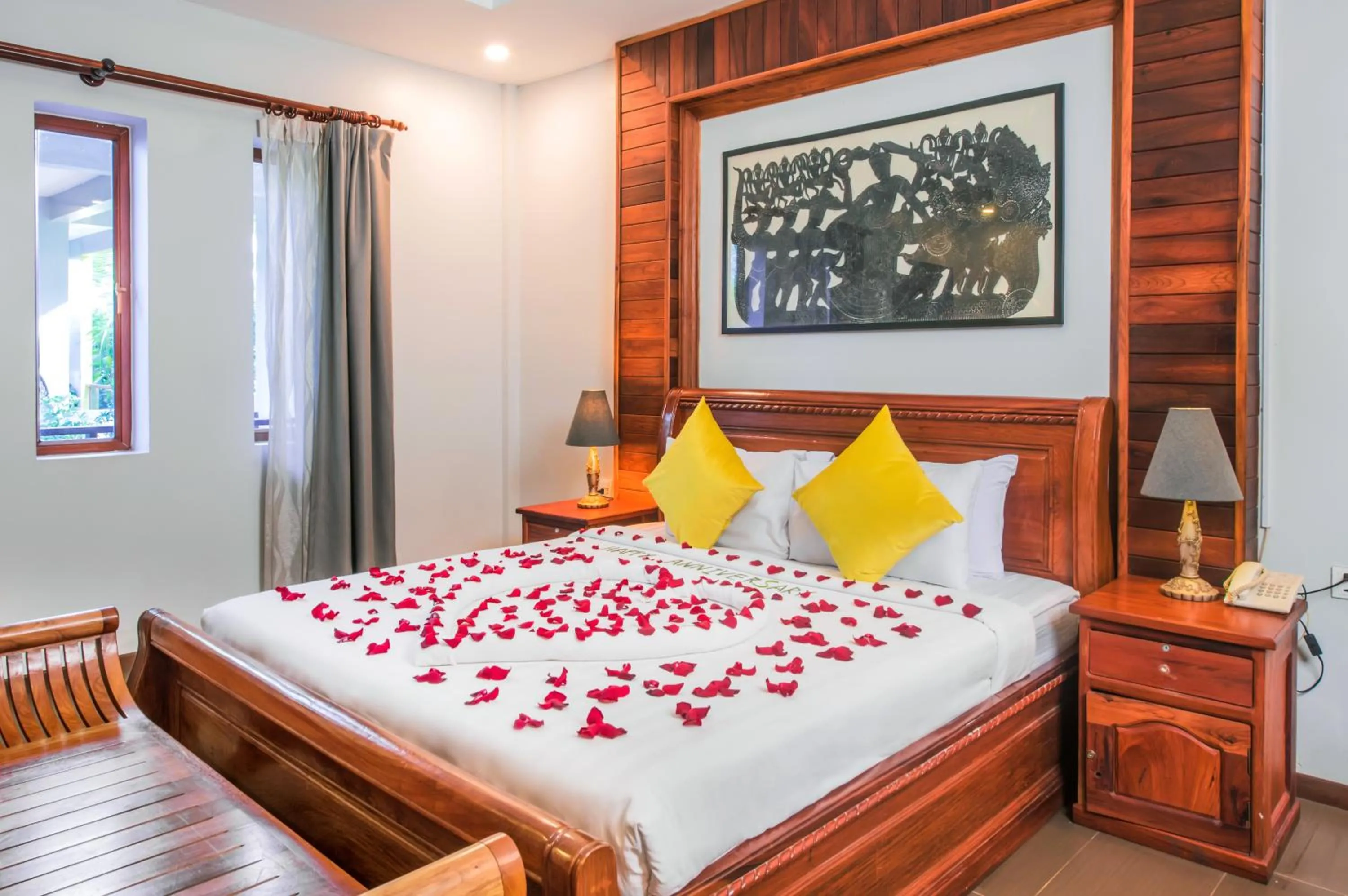 room service, Bed in Samnak Lounge