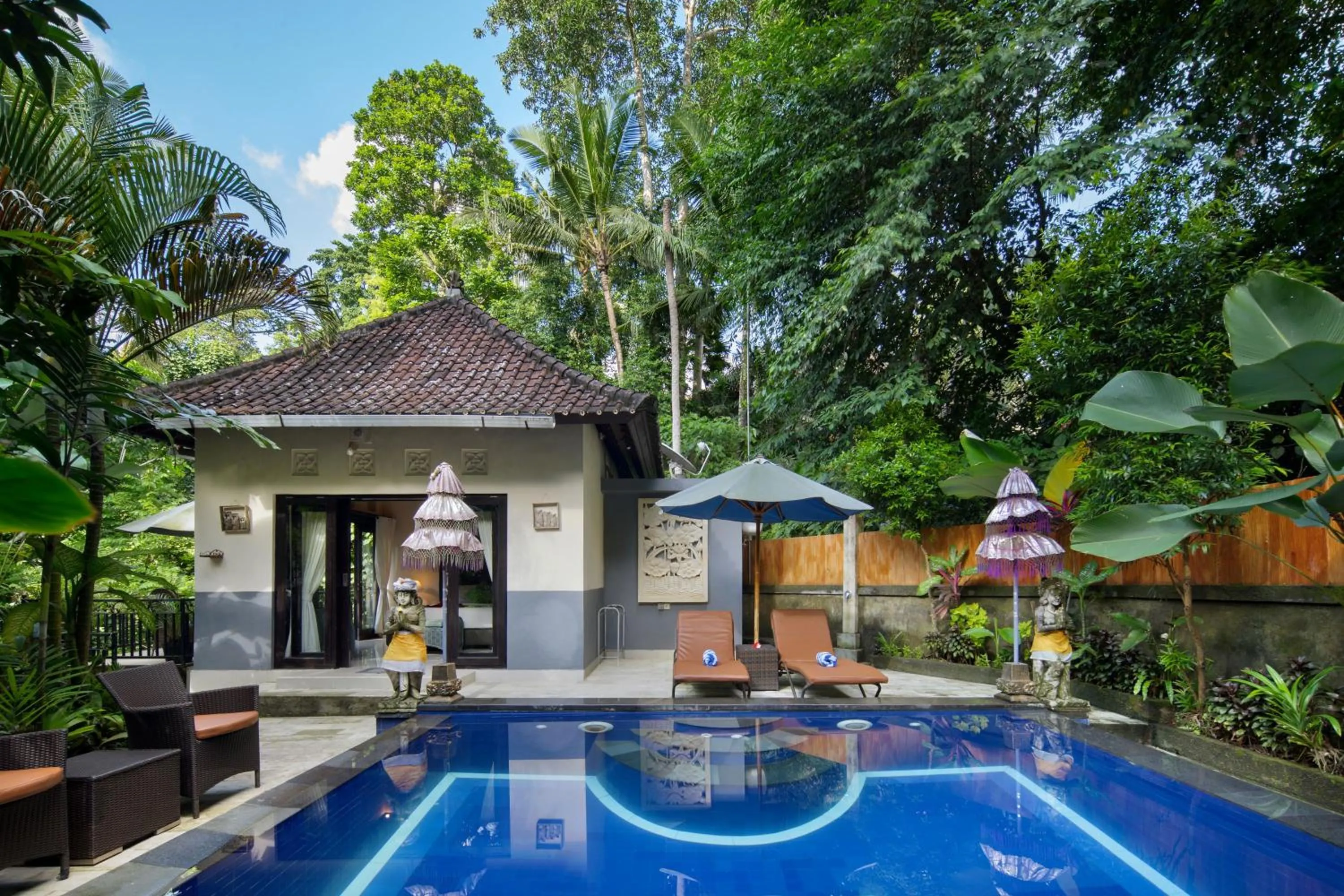 Swimming pool in Villa Bakti Ubud by kamara