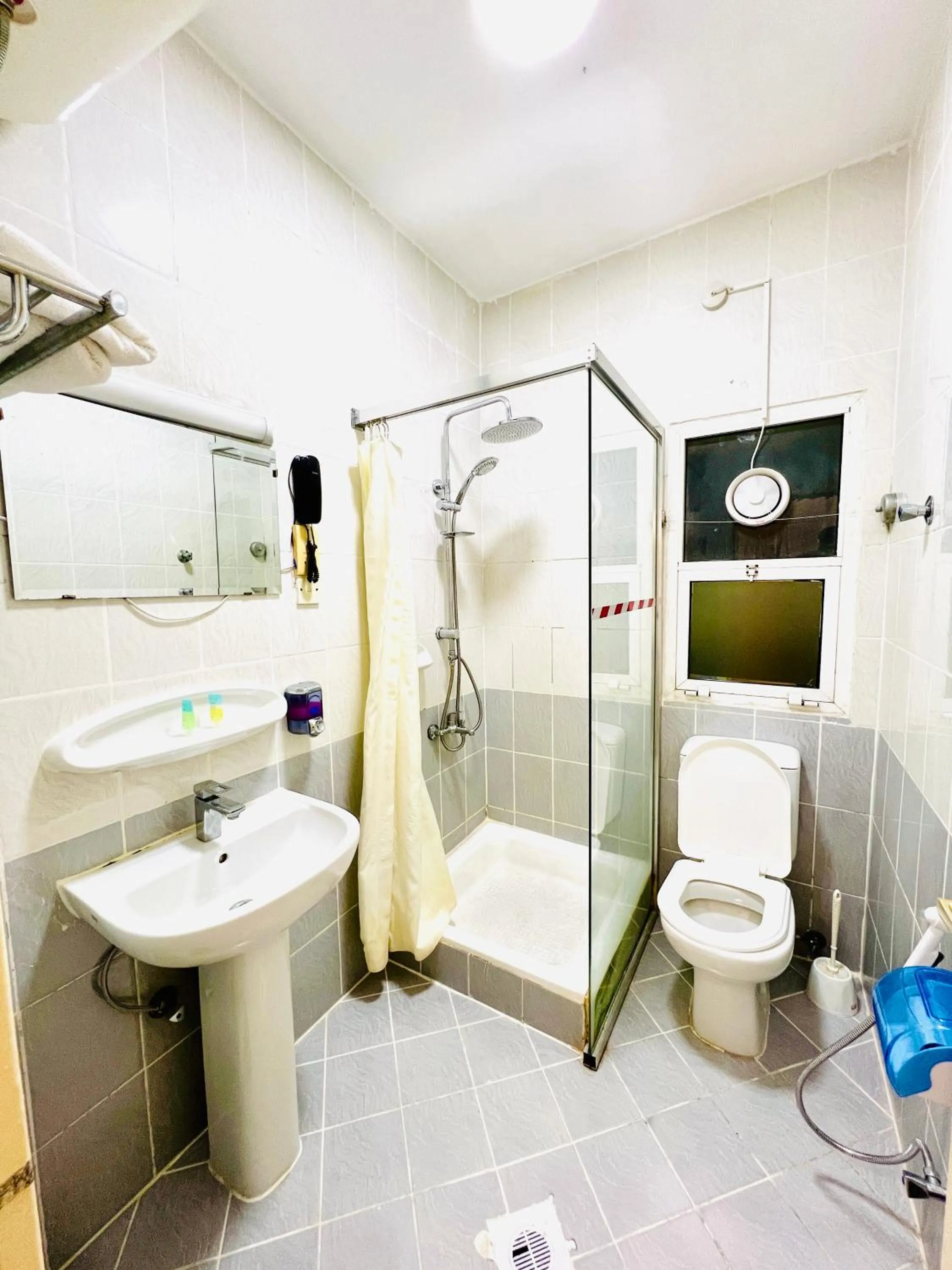 Toilet in Al Ahrar Hotel