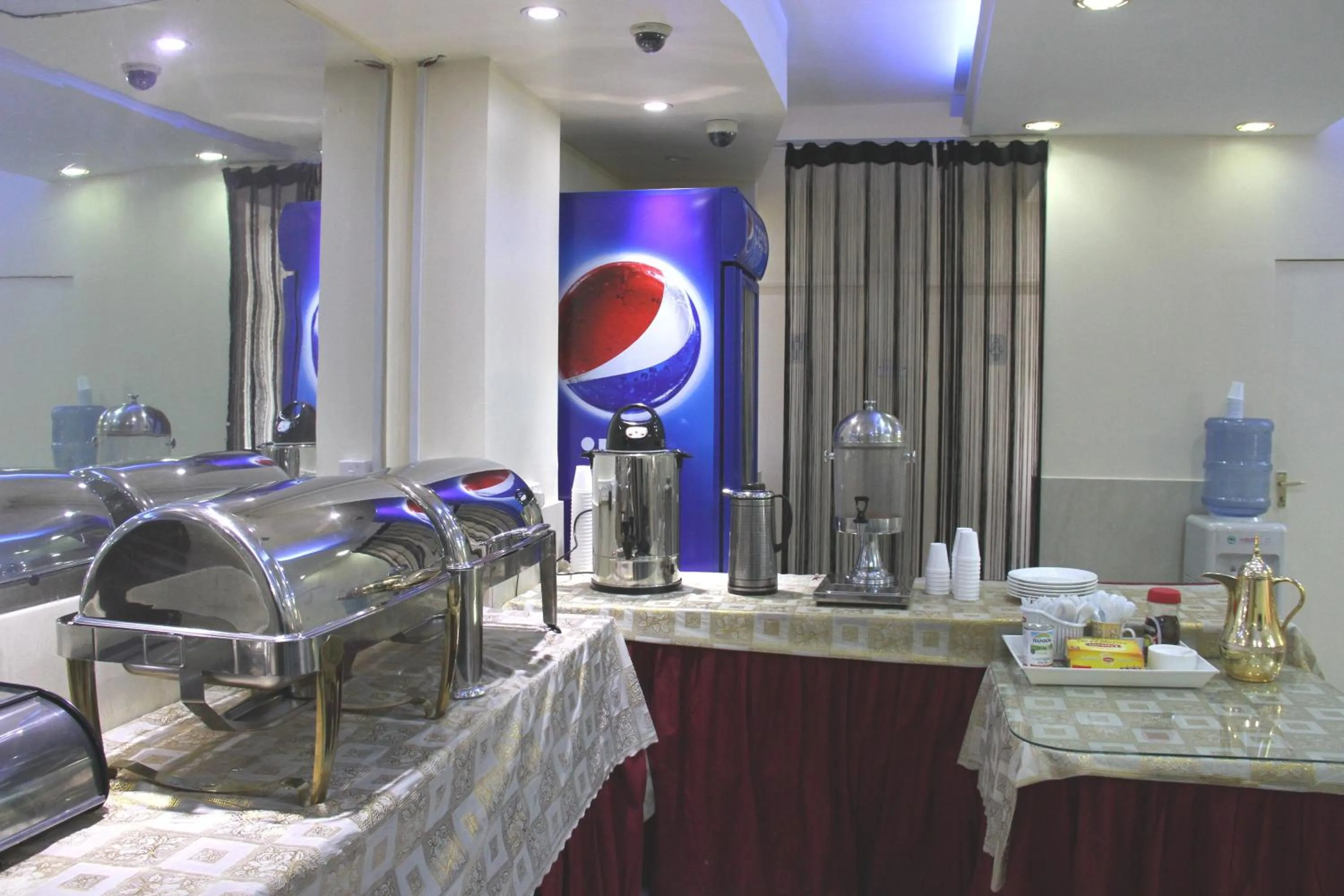 Restaurant/places to eat in Al Ahrar Hotel