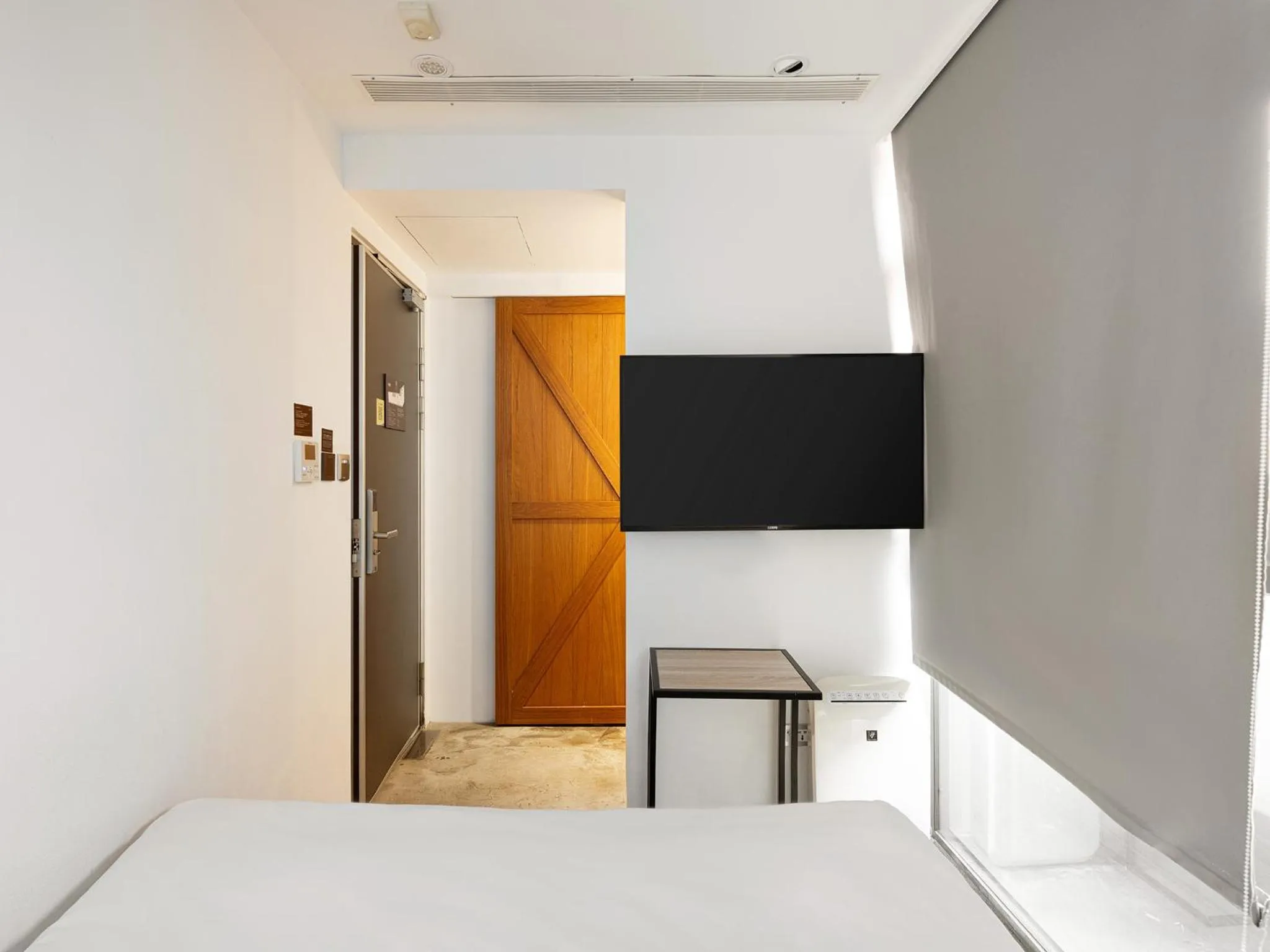 Photo of the whole room, Bed in CHASE Hotel