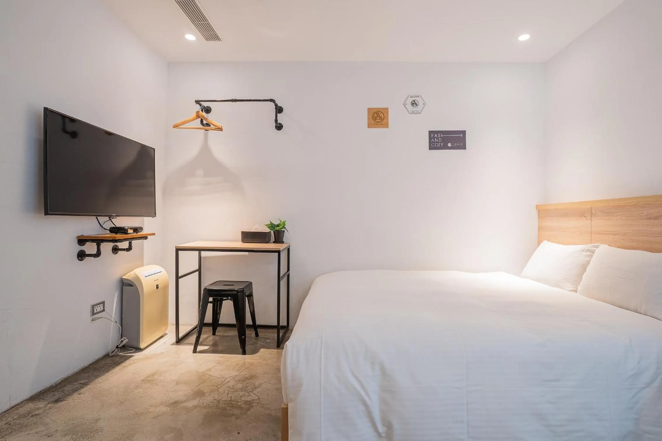 TV and multimedia, Bed in CHASE Hotel