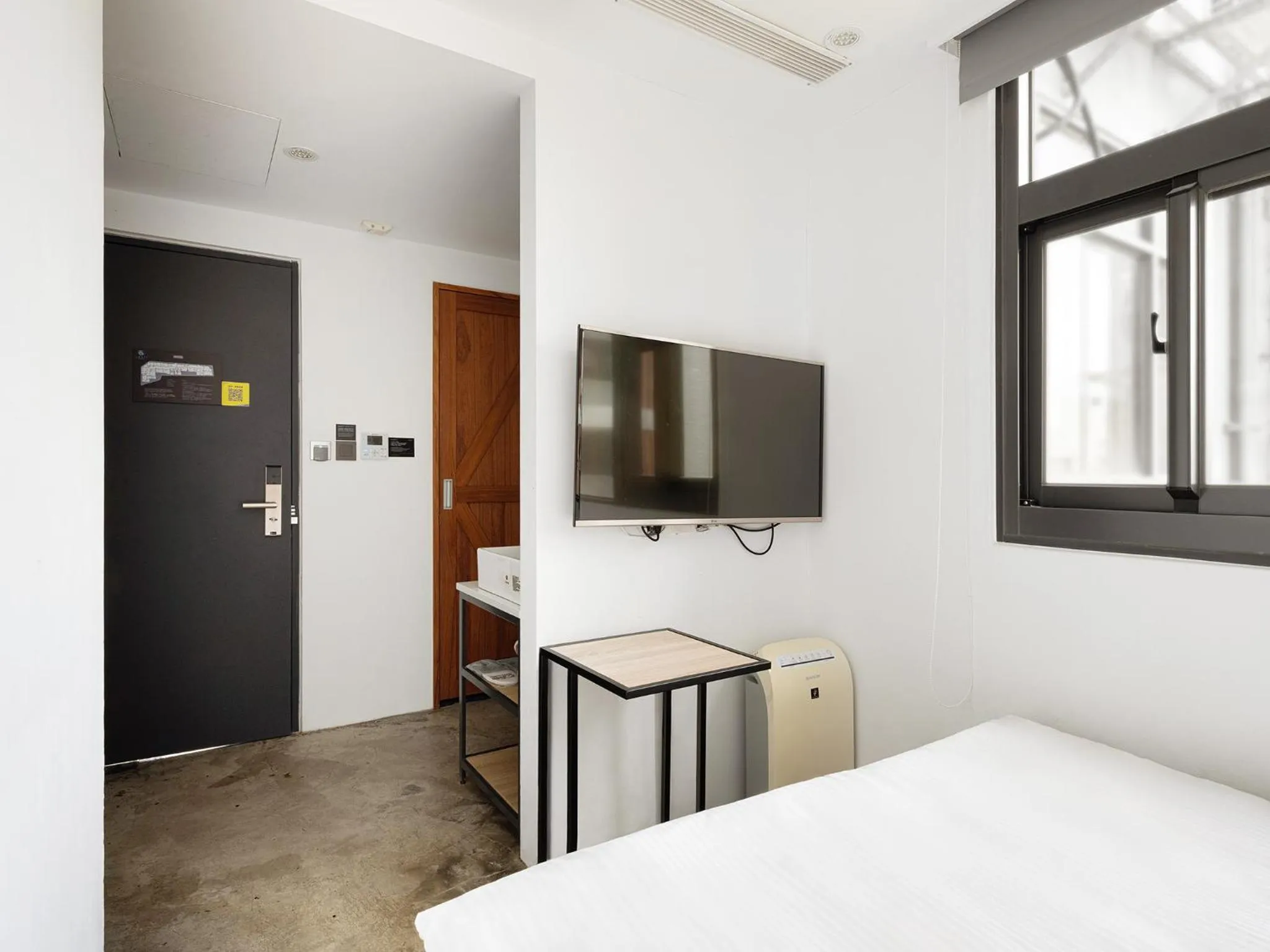 Photo of the whole room, Bed in CHASE Hotel