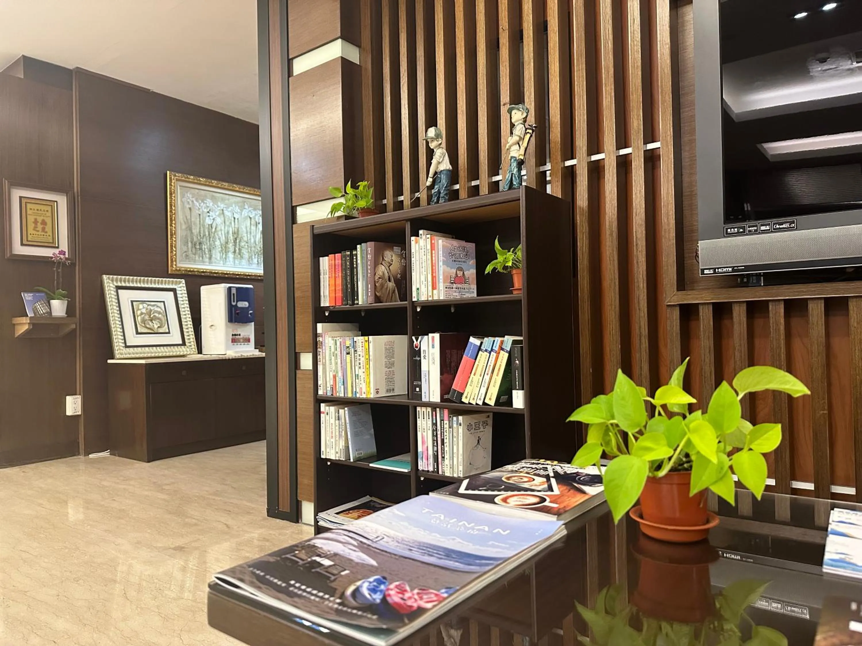 Property building in Young Soarlan Hotel - Tainan