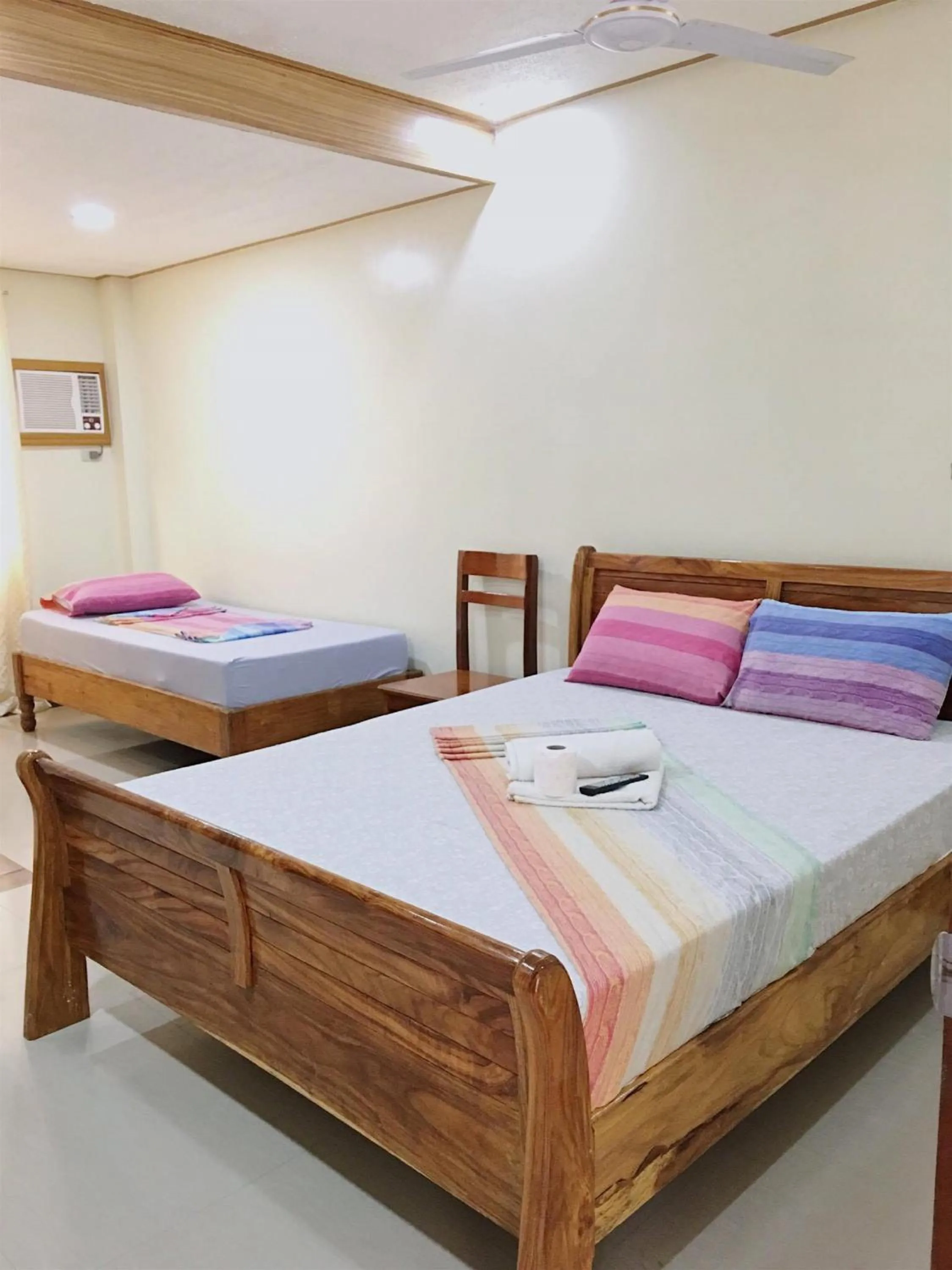 Photo of the whole room in Big Creek Mansion