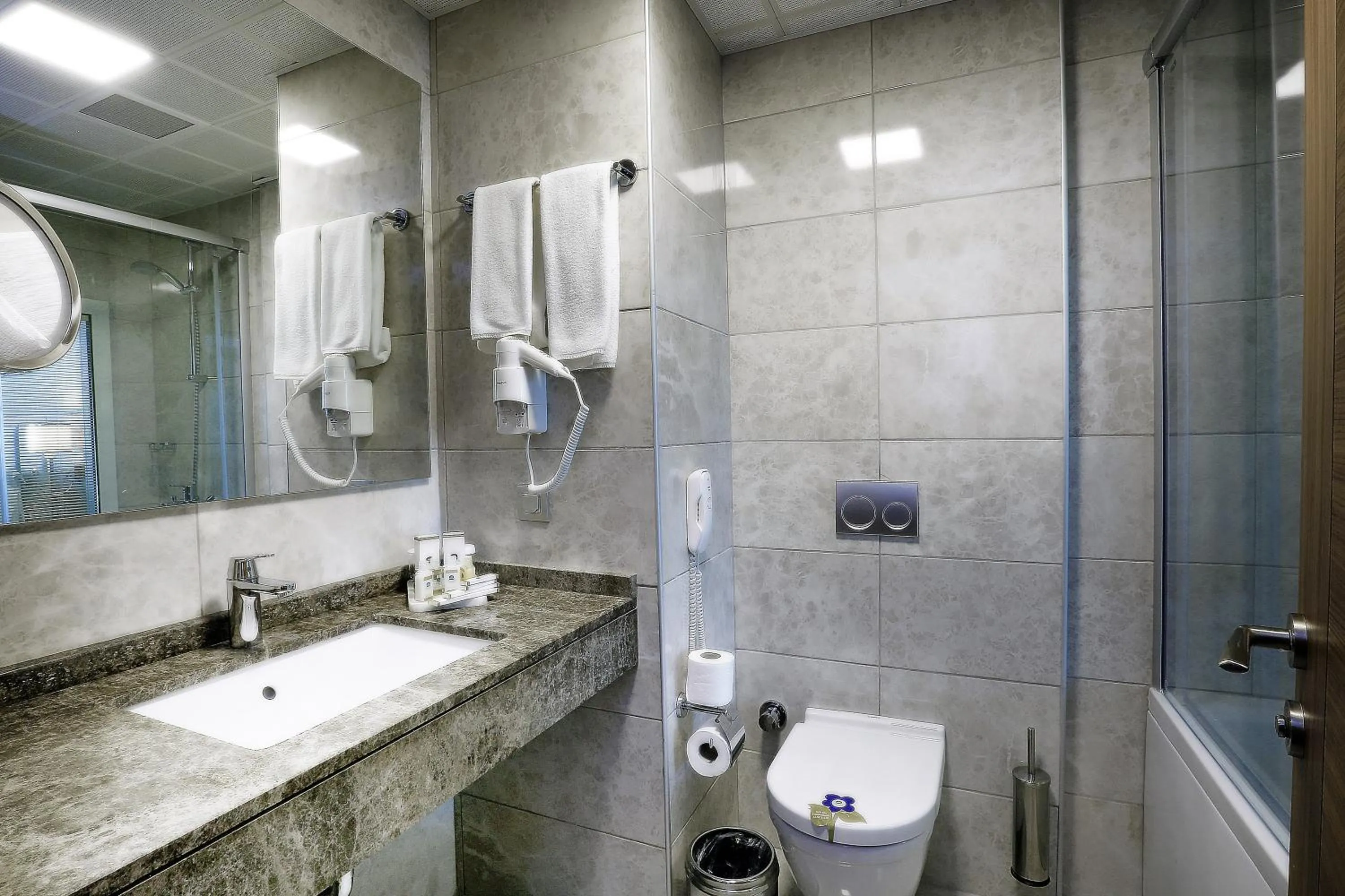 Toilet in Best Western Premier Karsiyaka Convention & Spa Hotel