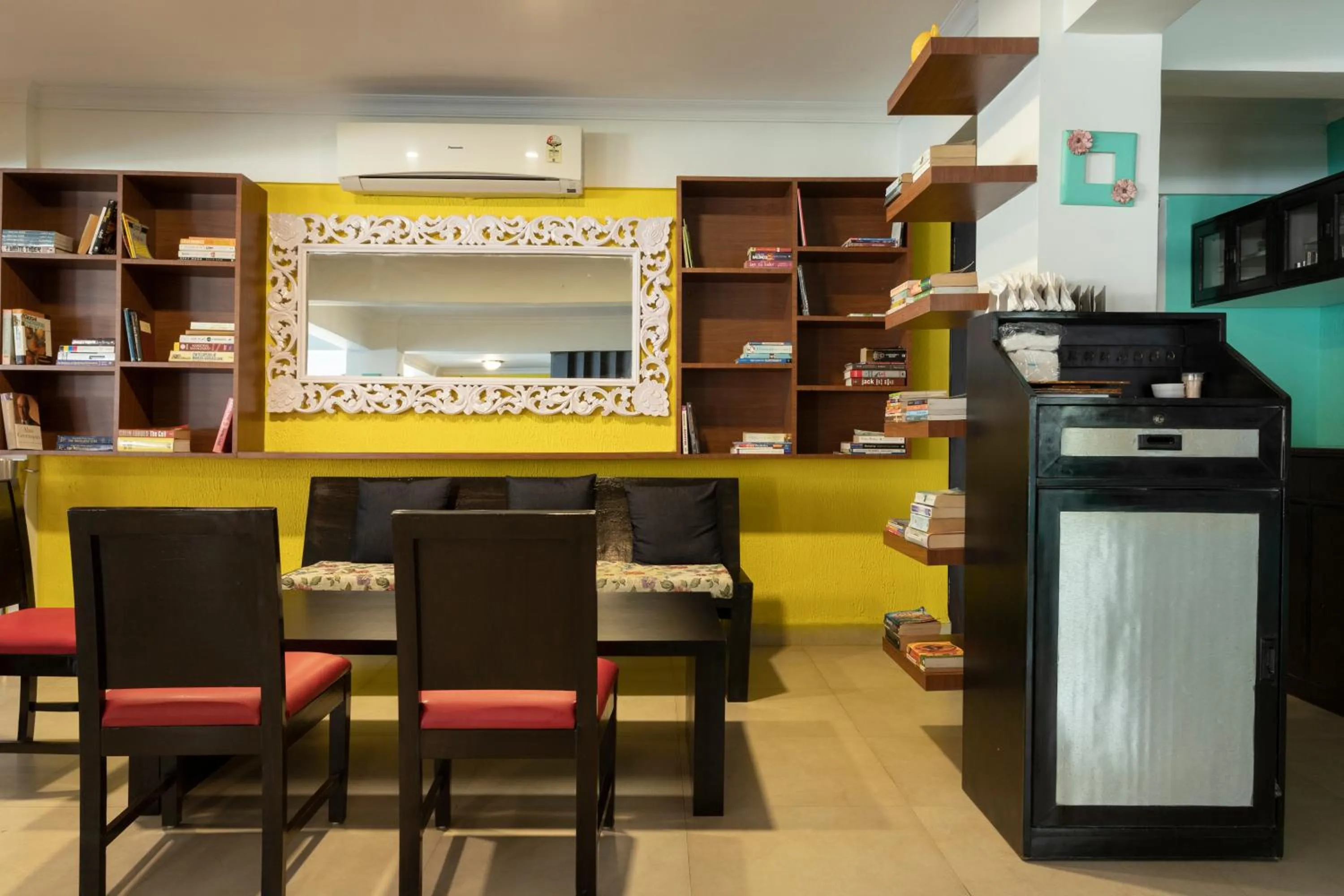 Seating area in Arotel Rooms & Suites