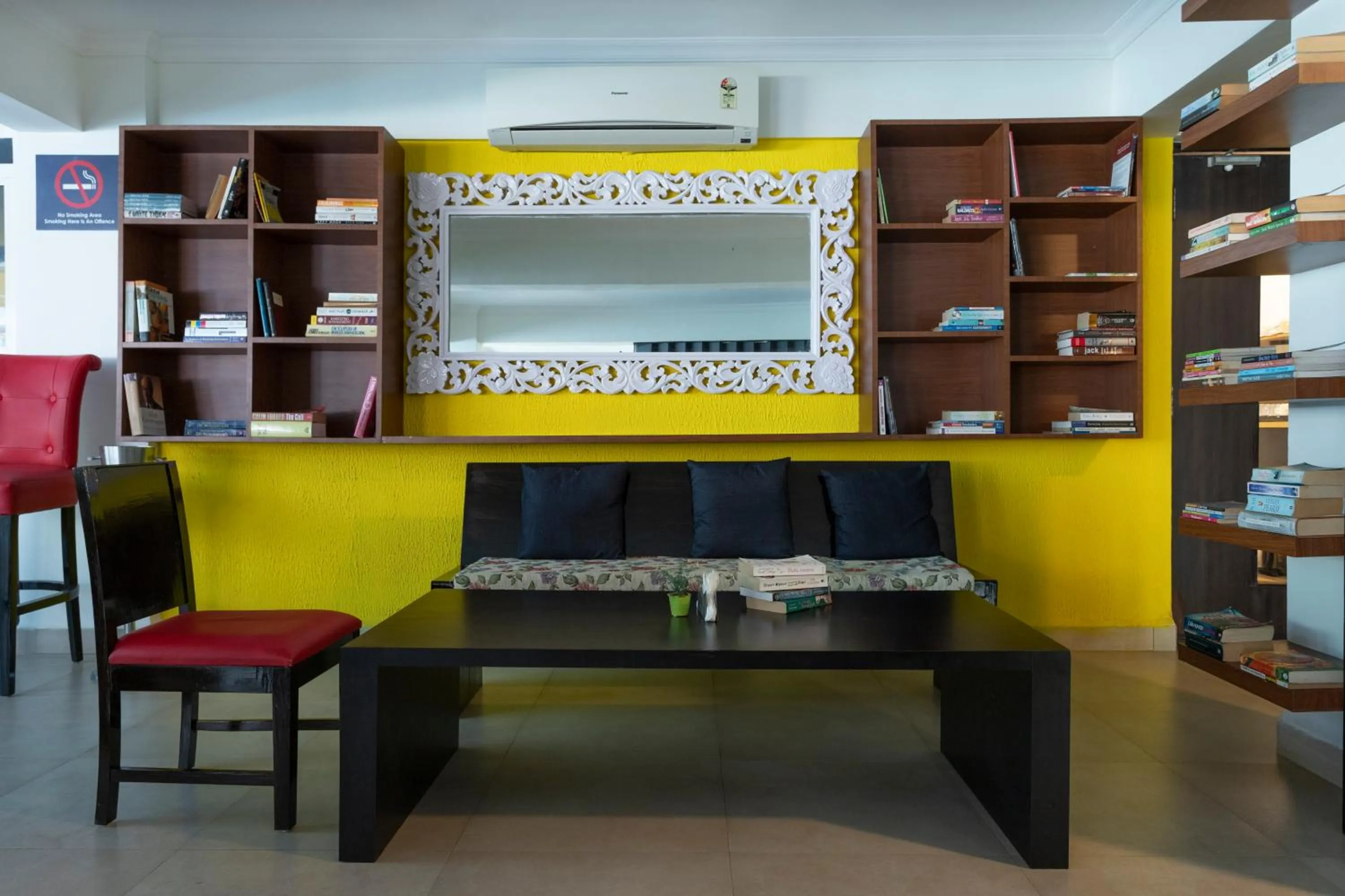 Seating area in Arotel Rooms & Suites