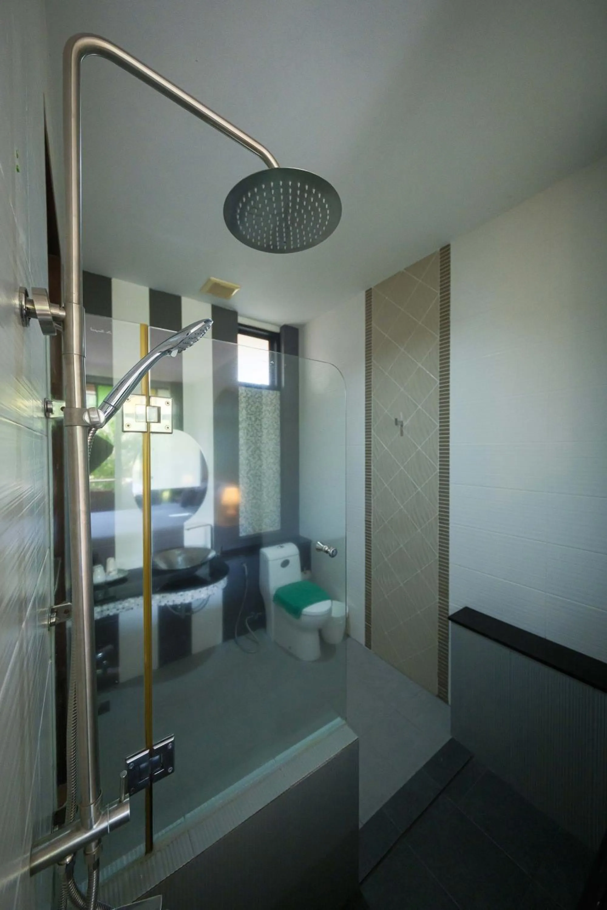 Shower, Bed in K.B. Resort