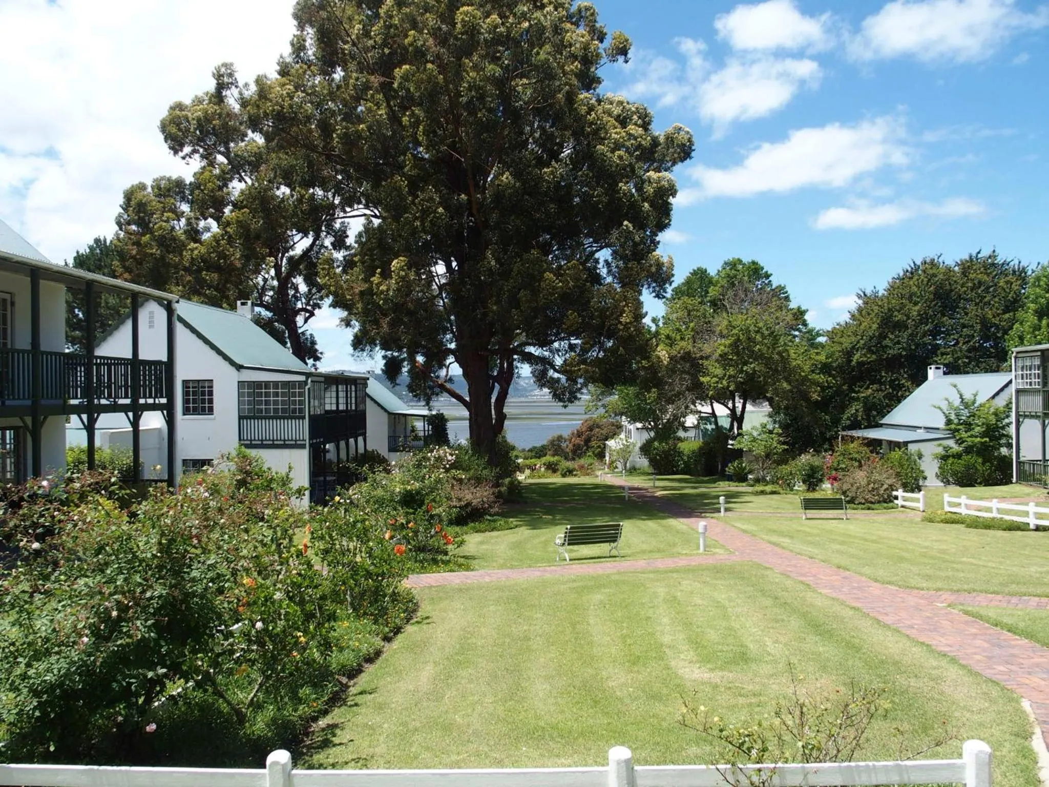 Day in Belvidere Manor Lagoonside Cottages