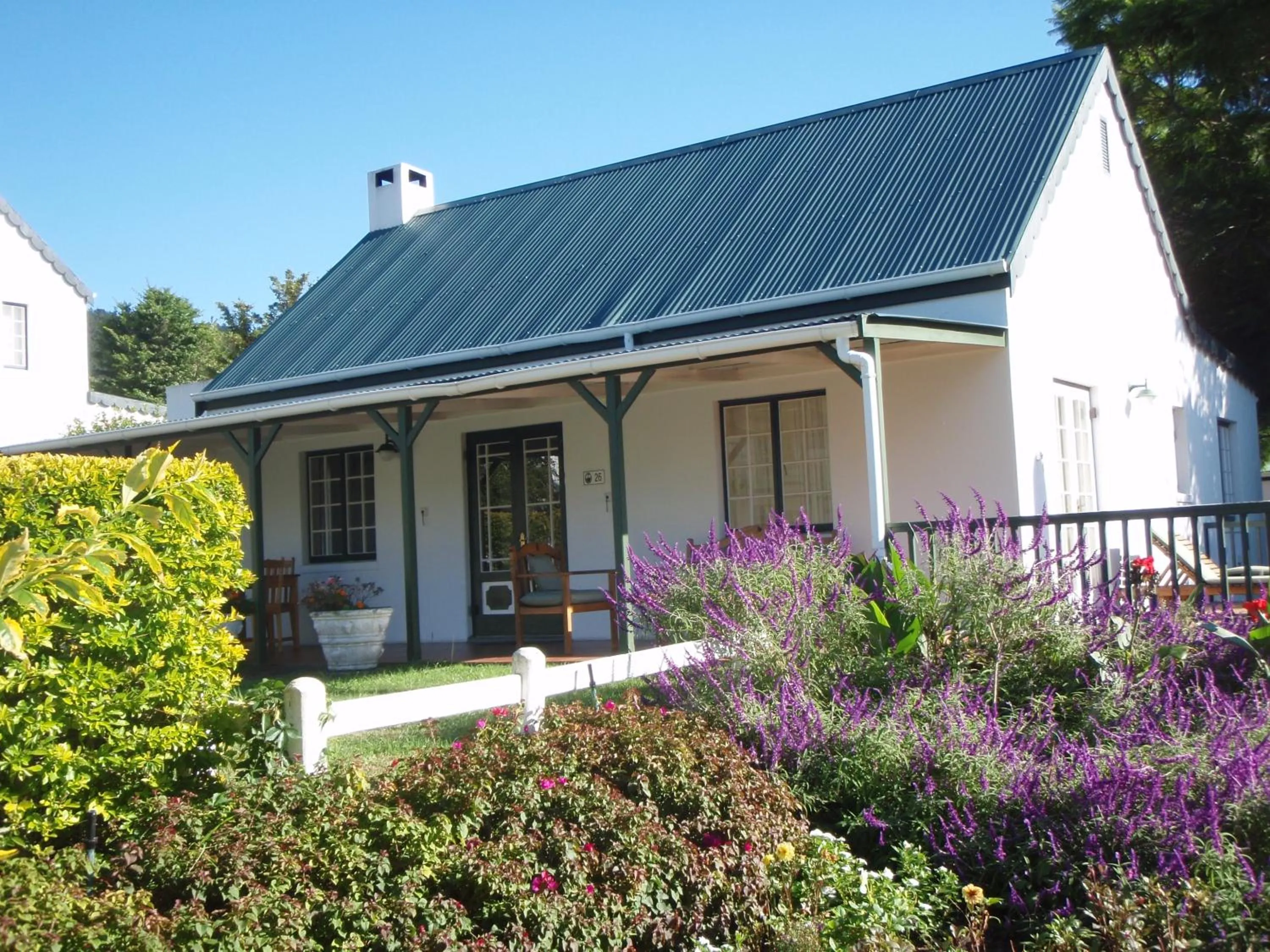 Property building in Belvidere Manor Lagoonside Cottages