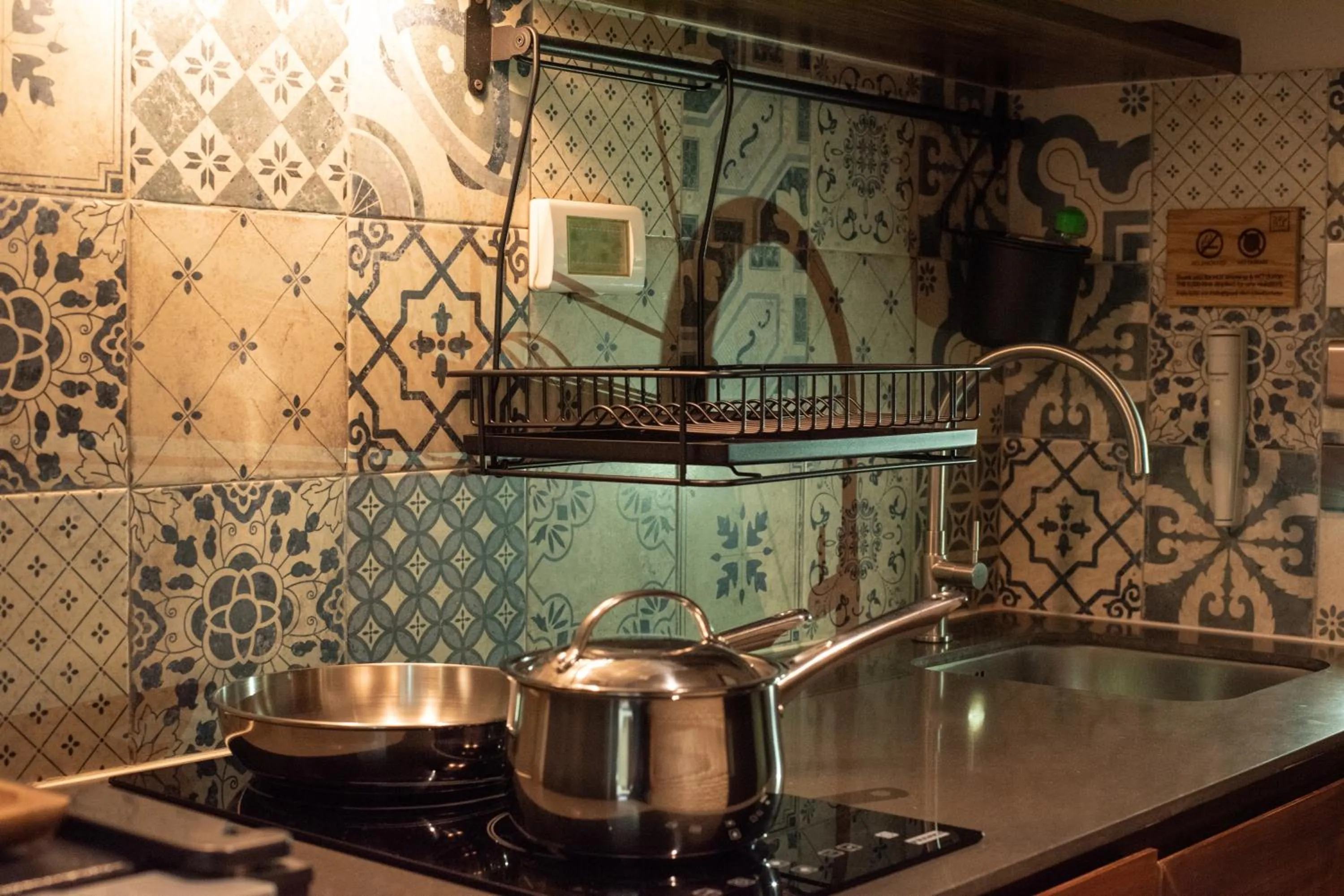 Kitchen or kitchenette in Tints of Blue Hotel