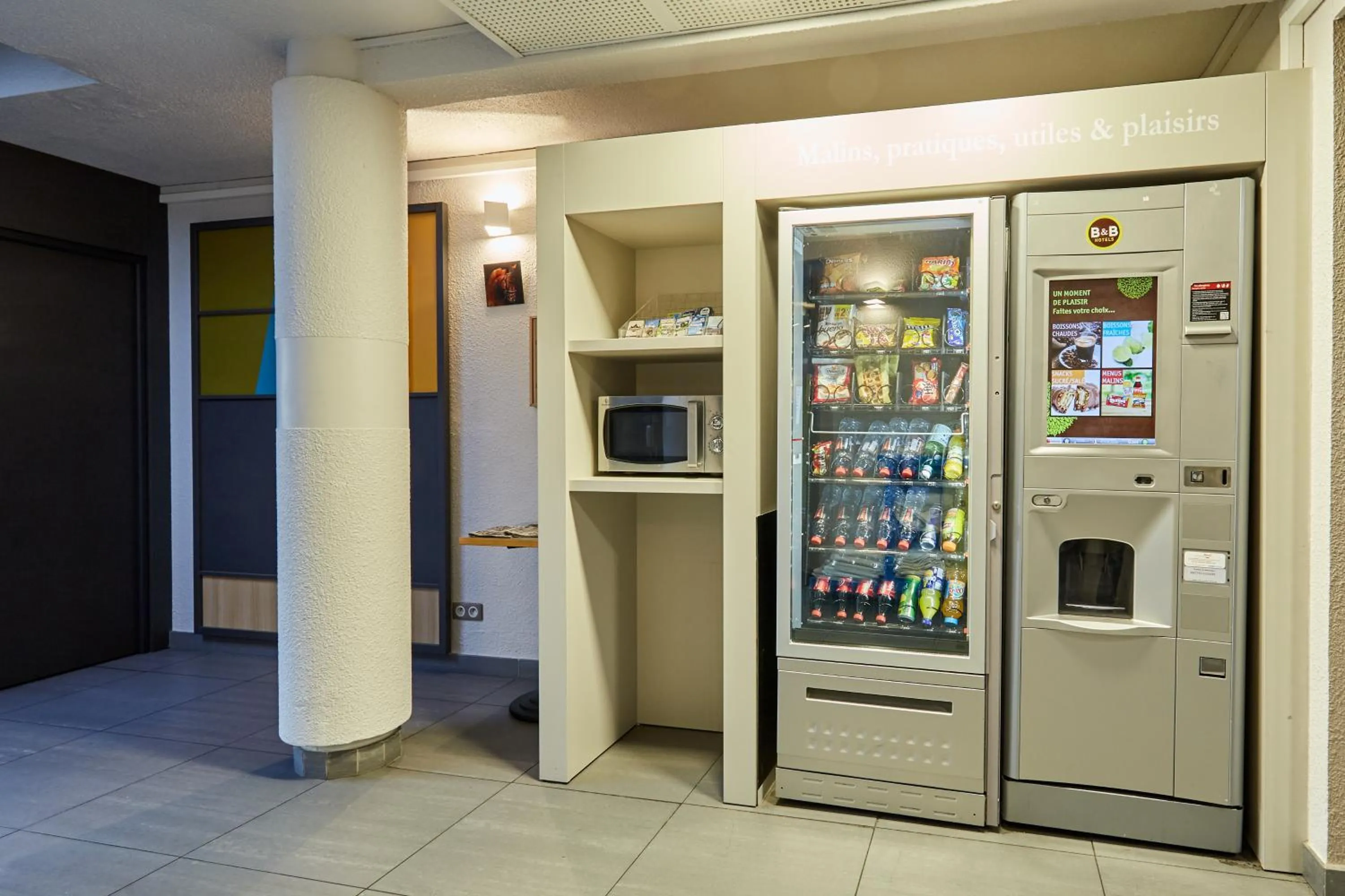 Food and drinks in B&B HOTEL Le Havre Harfleur 2