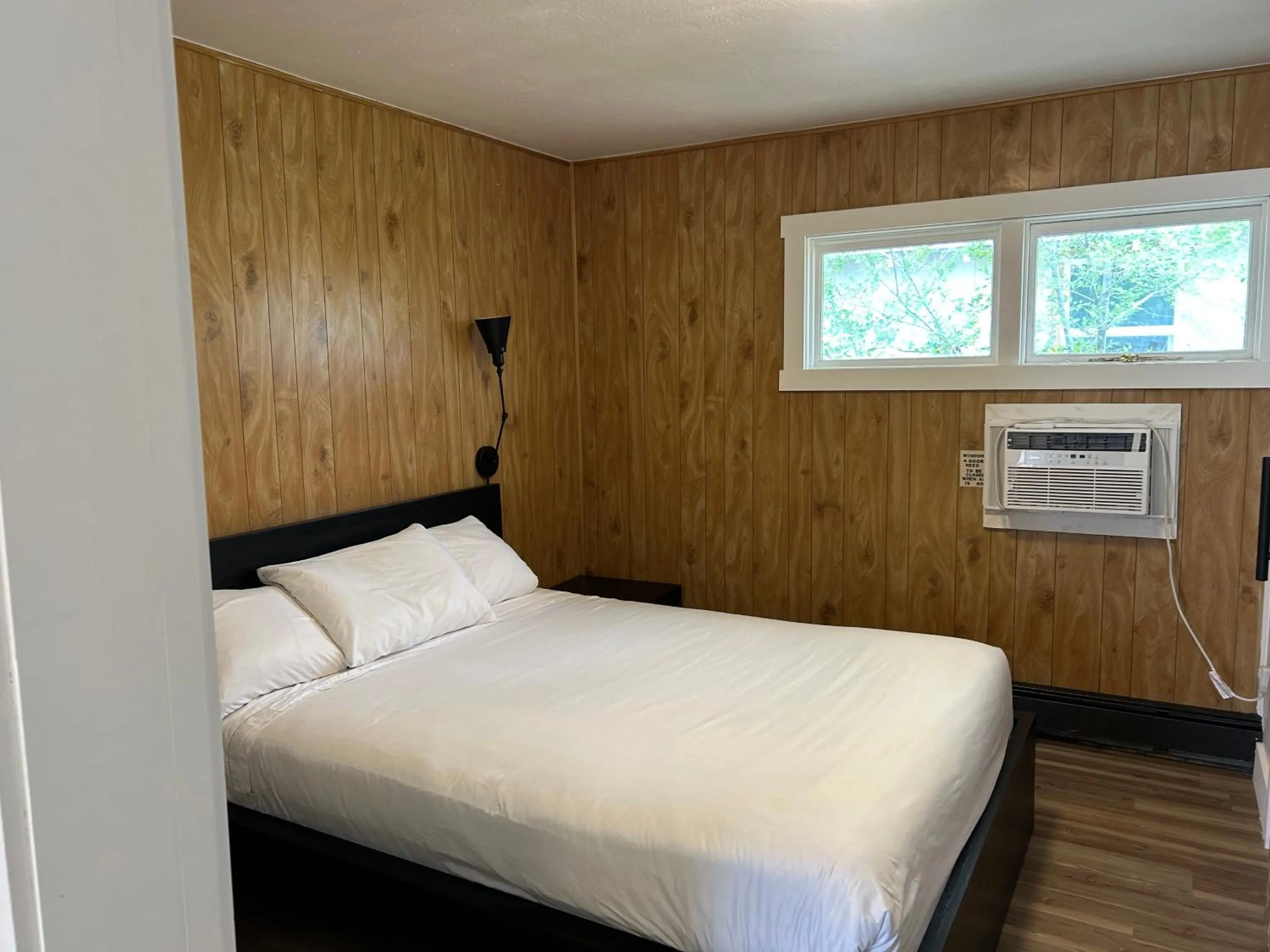 Queen Studio - single occupancy in JET Motor Inn