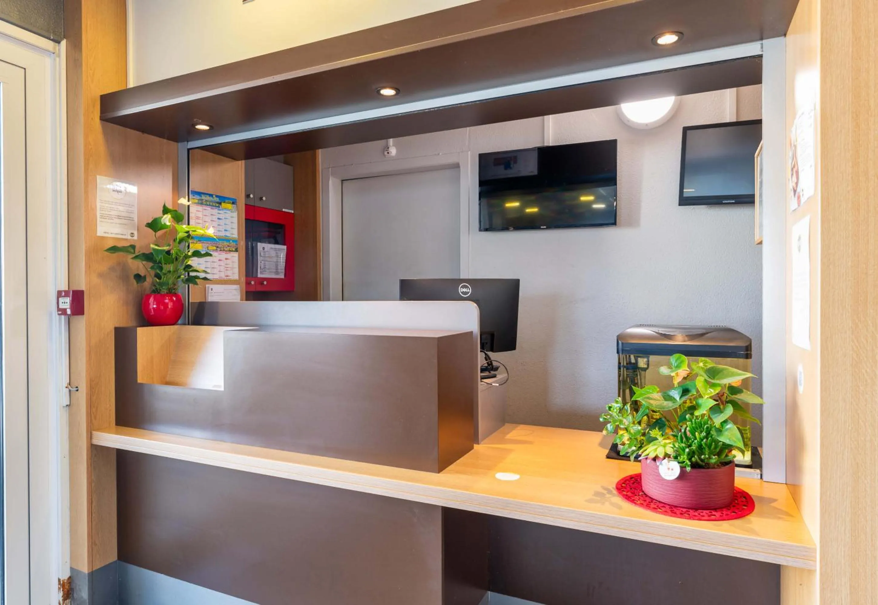 Lobby or reception in B&B HOTEL Lyon Saint-Bonnet Mi-Plaine