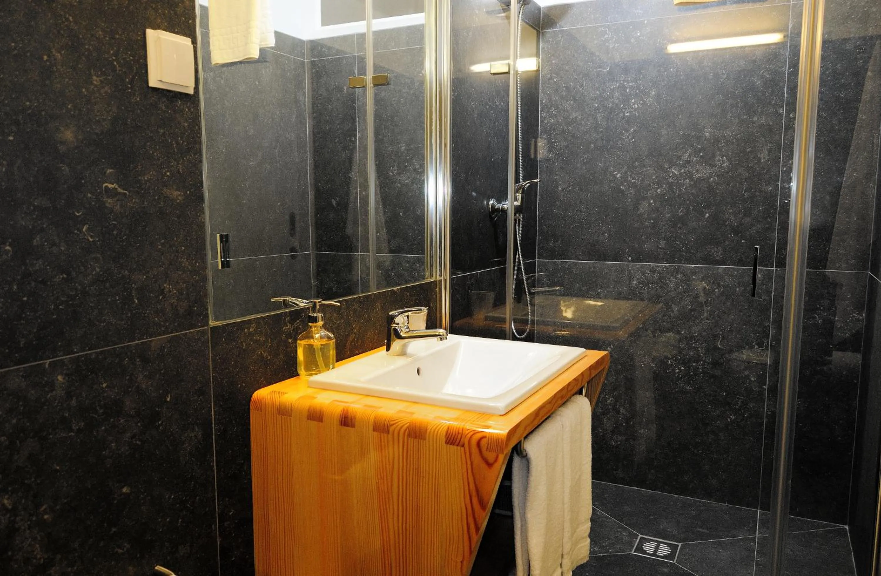 Bathroom in Condes de Azevedo Palace Apartments