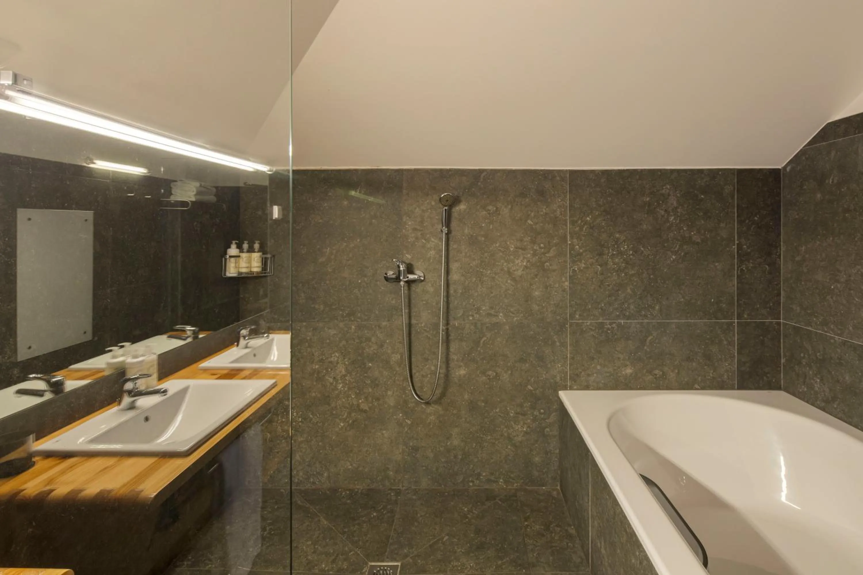Shower in Condes de Azevedo Palace Apartments